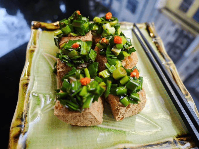 吃ㄡˇ豆腐韭醬臭豆腐料理