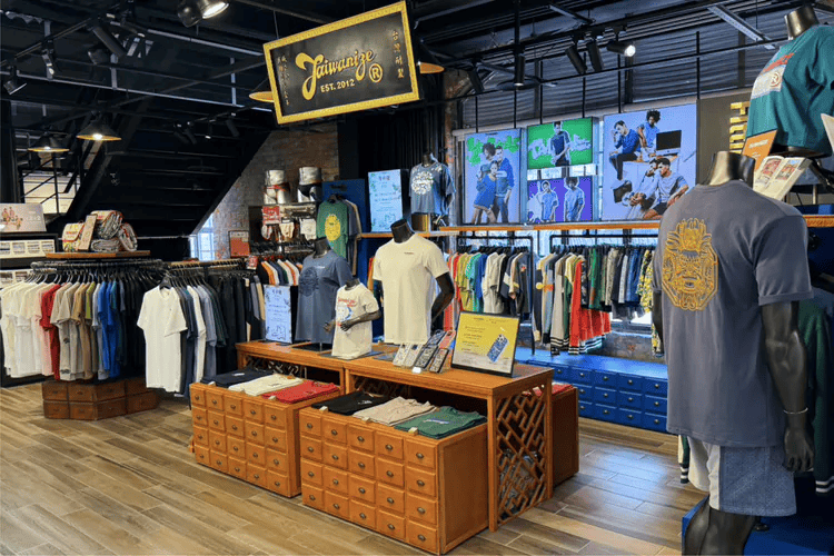 TAIWANIZE 西門紅樓門市內的台灣設計服飾陳列