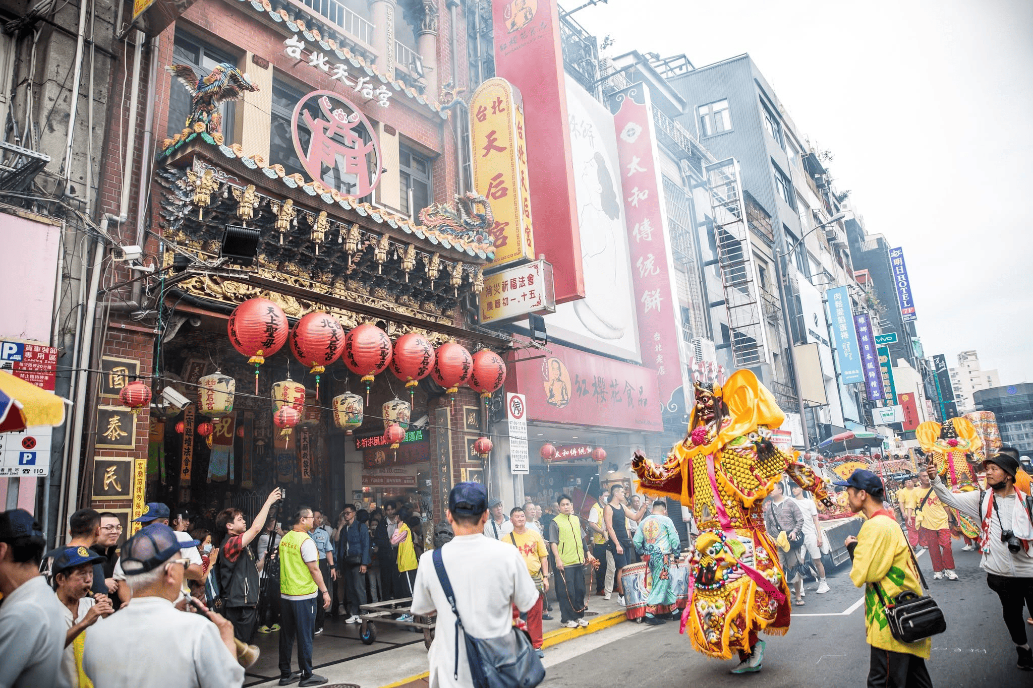 台北天后宮入口與宮廟環境
