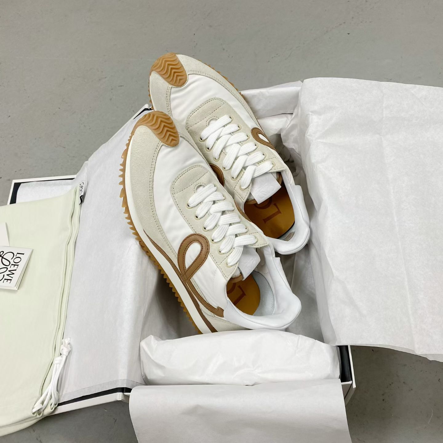 Loewe Flow Runner 2.0  麂皮 米棕色 2.5cm 厚底 波鞋