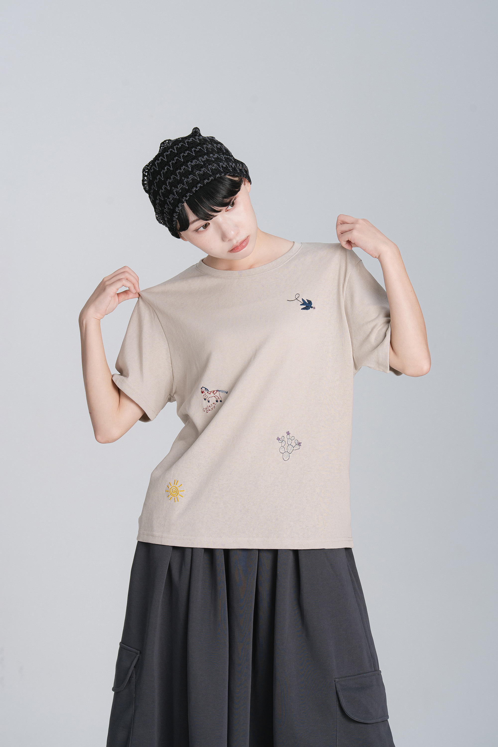 日系小圖刺繡短袖t 2色