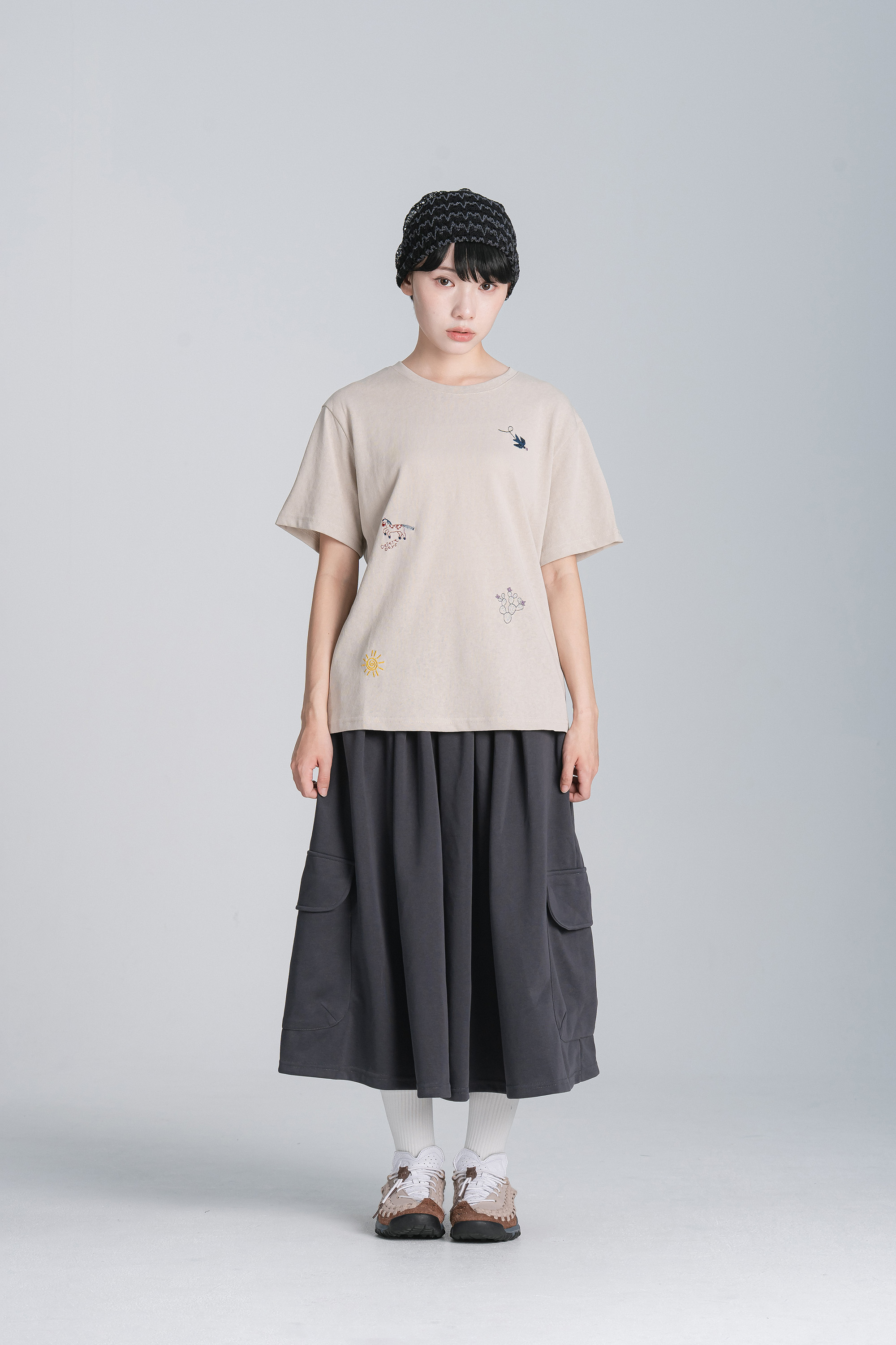 日系小圖刺繡短袖t 2色