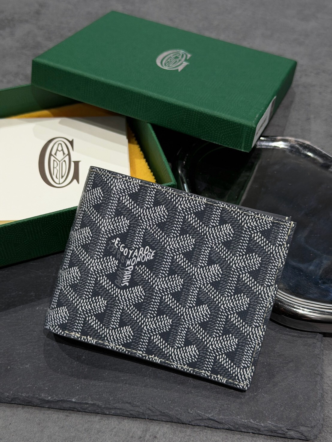 GOYARD 經典滿版Logo 質感灰短夾 錢包