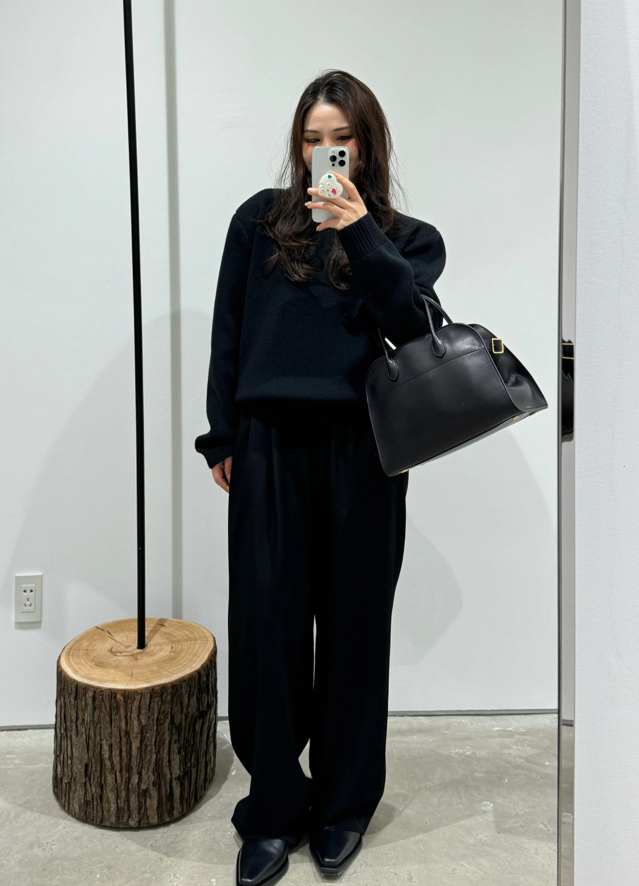 The row Margaux Shoulder 12 馬鞍皮 金扣 黑金色 手袋