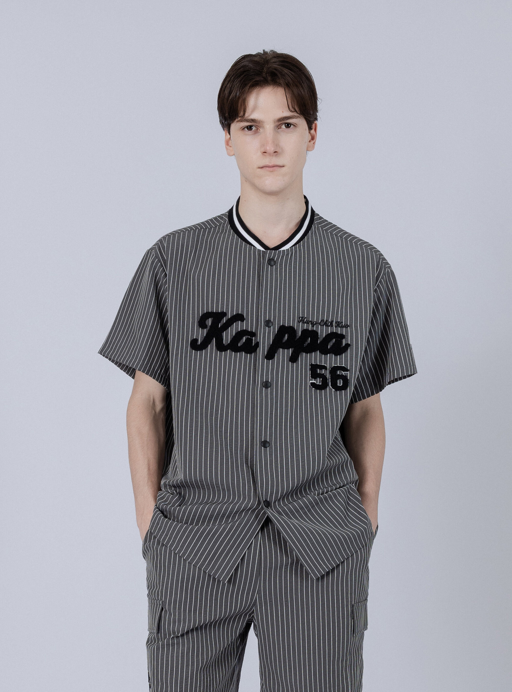 【 Kappa x 郭泓志 】K系列 經典條紋棒球衫 (深灰）