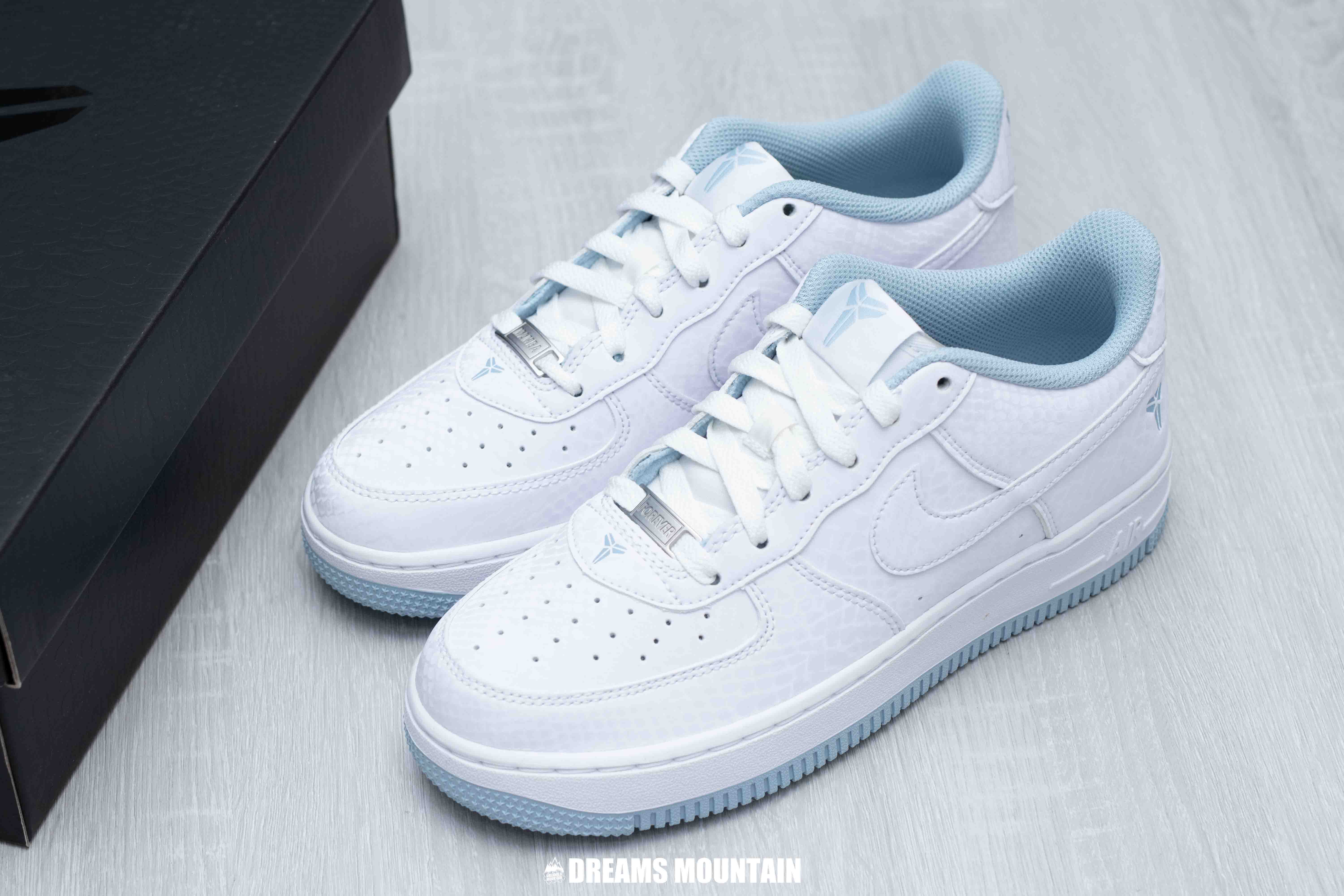 【預訂】 NIKE AIR FORCE 1 LOW "Kobe Bryant " 白淺藍-GS
