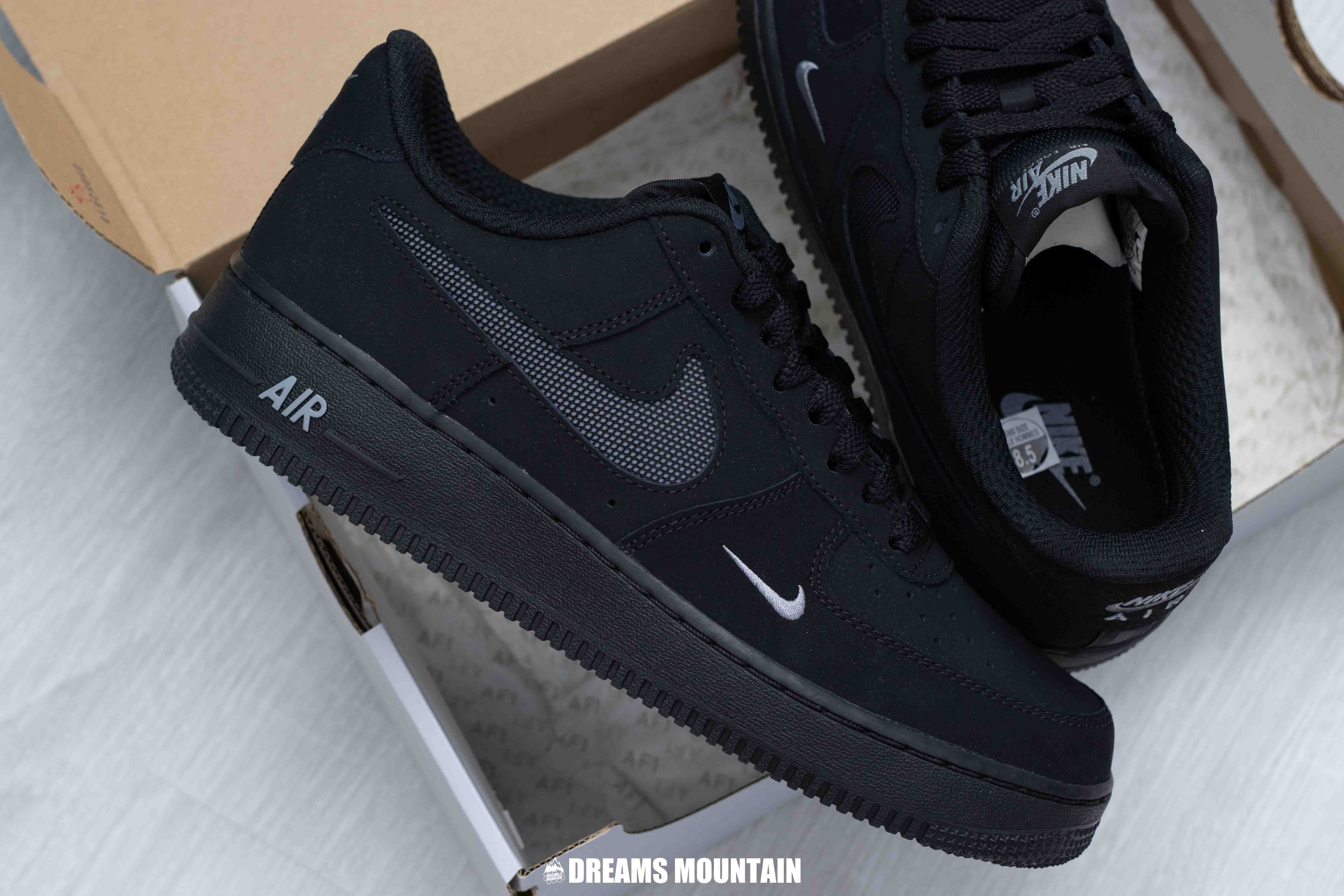 【預訂】NIKE AIR FORCE 1 07 LV8全黑小剔 -MEN