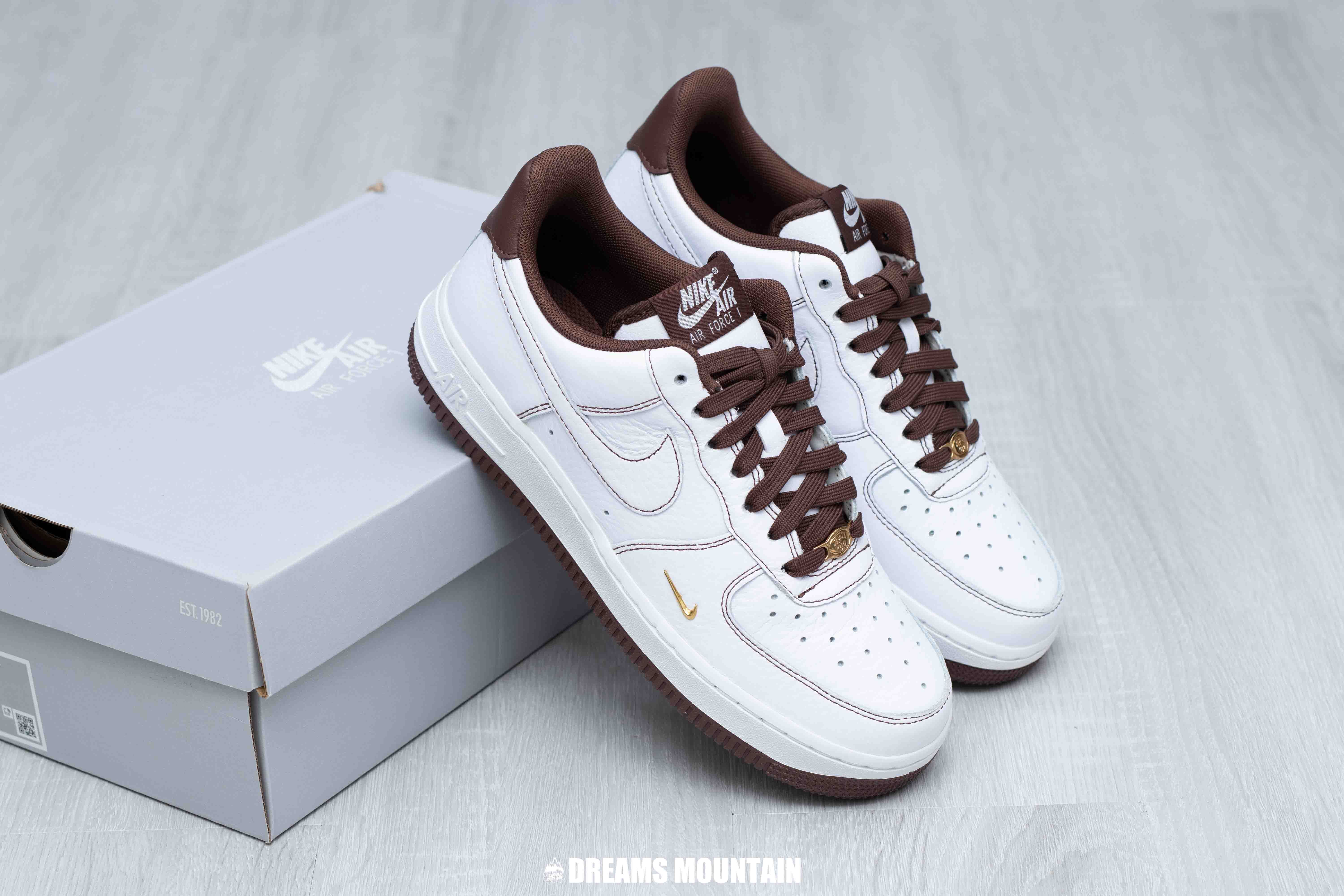 【預訂】NIKE AIR FORCE 1 07 "小金剔"白深棕-WOMEN