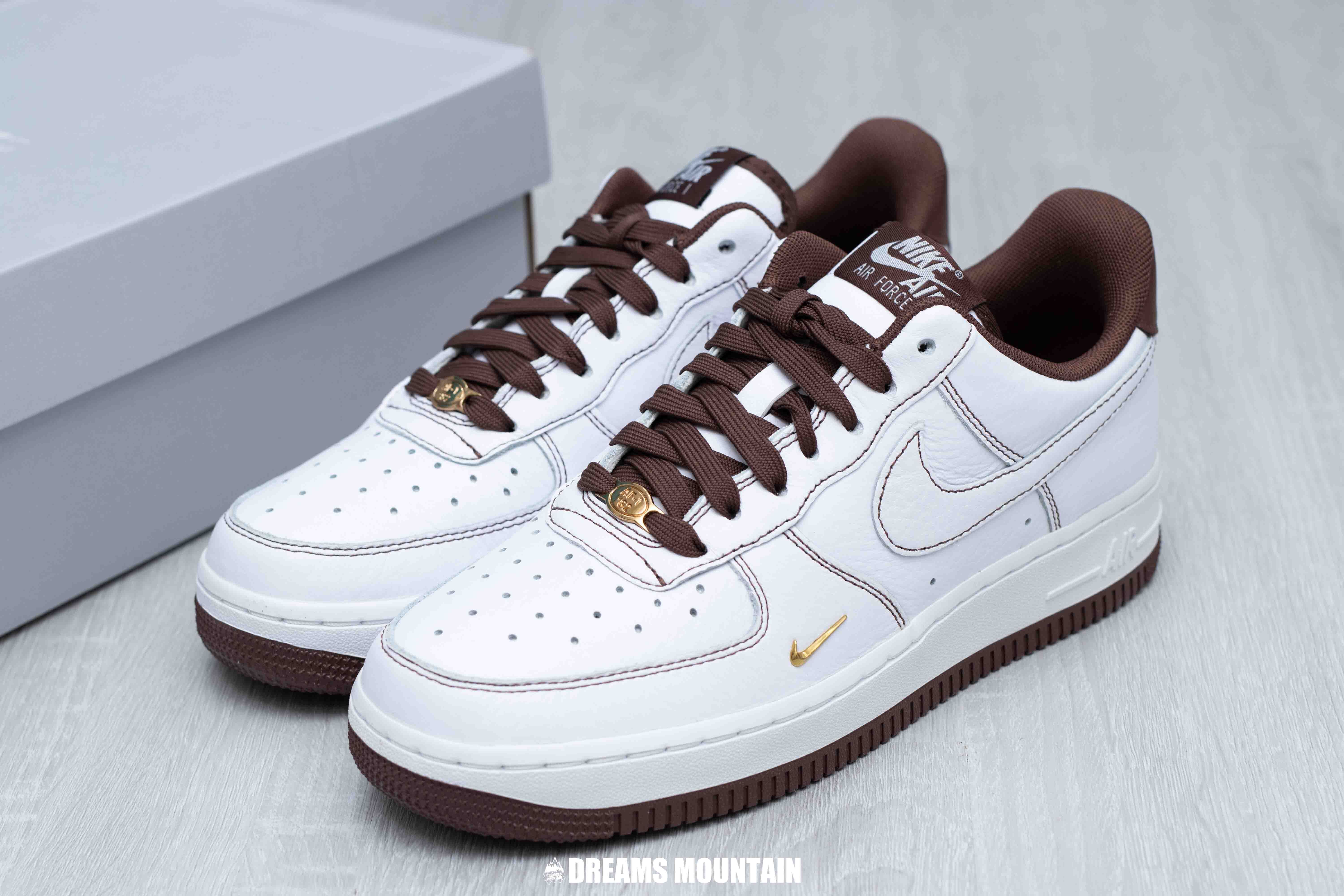 【預訂】NIKE AIR FORCE 1 07 "小金剔"白深棕-WOMEN