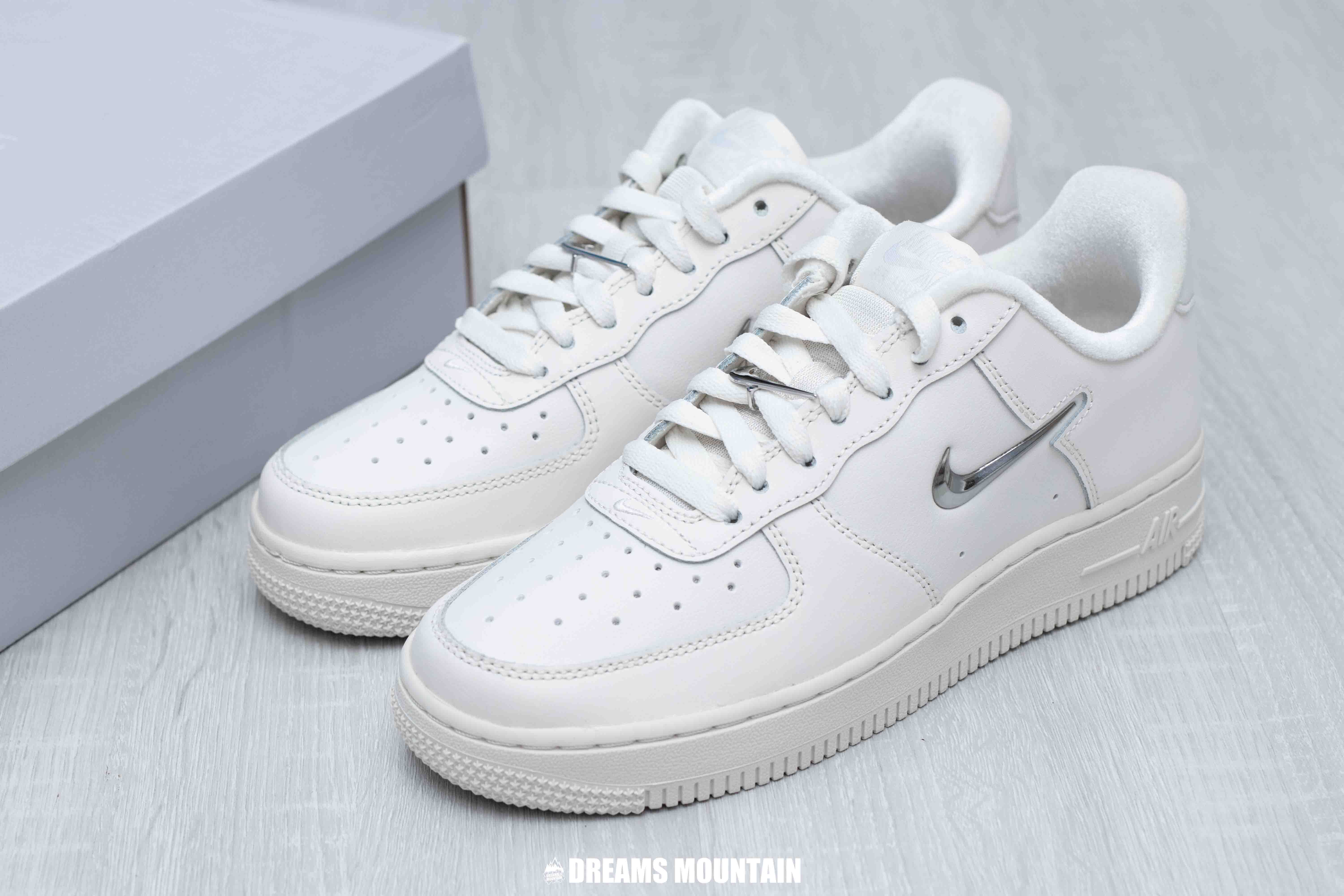 【預訂】 NIKE AIR FORCE 1 奶油白小銀剔-WOMEN