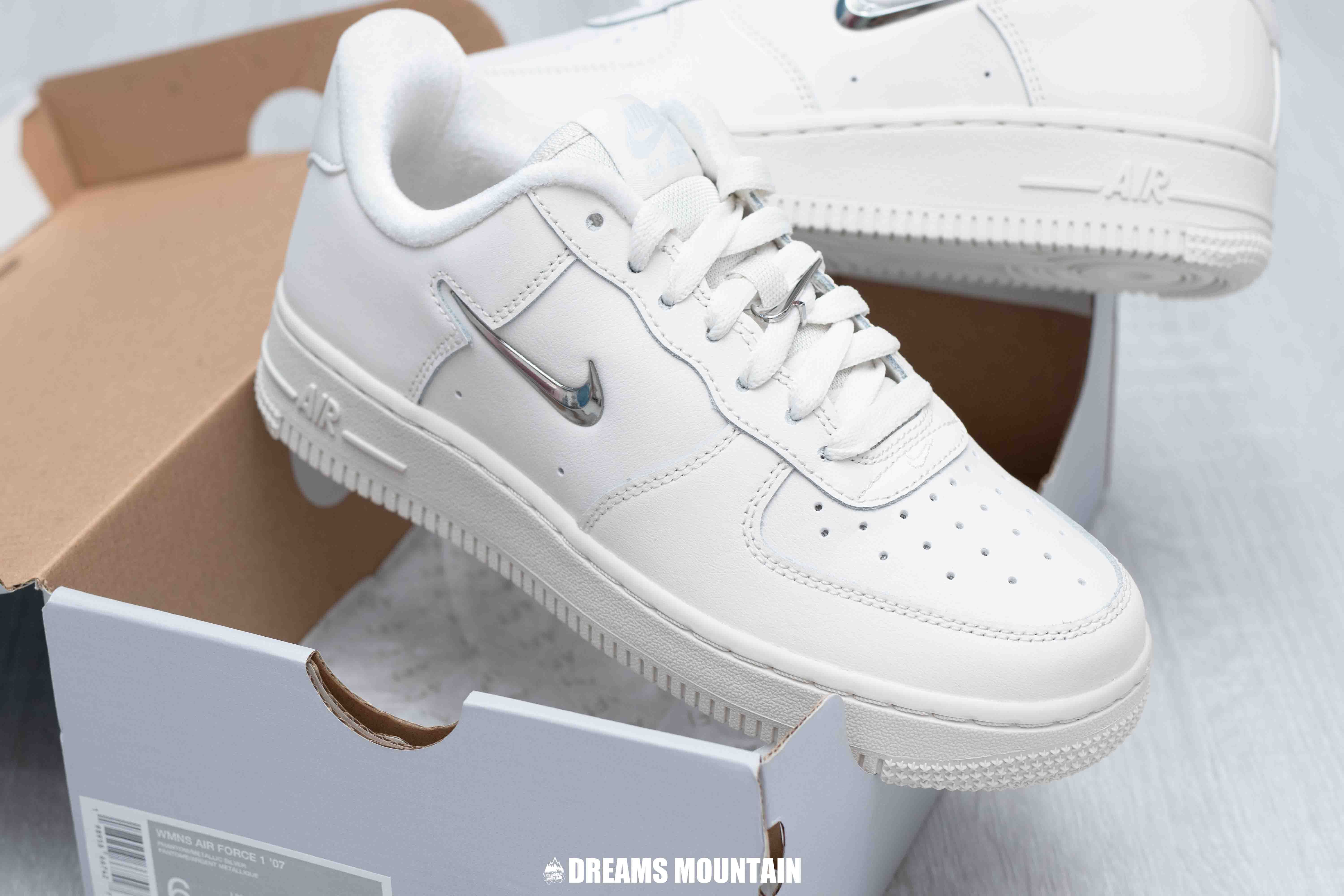 【預訂】 NIKE AIR FORCE 1 奶油白小銀剔-WOMEN
