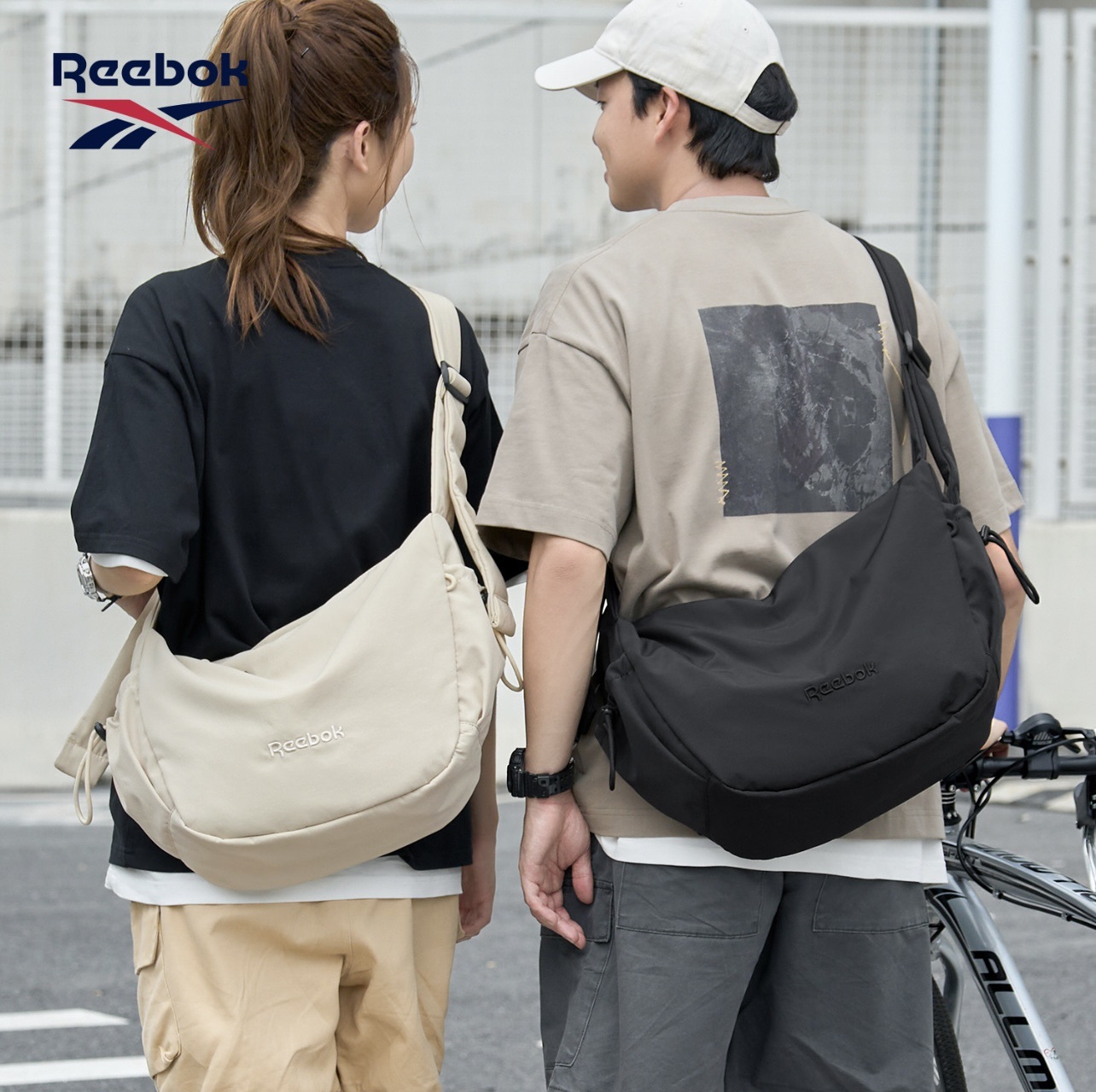 #預購 Reebok 防潑水 大容量 簡約 純色 百搭 工裝風 單肩包 餃子包 RB260543M-801 兩色