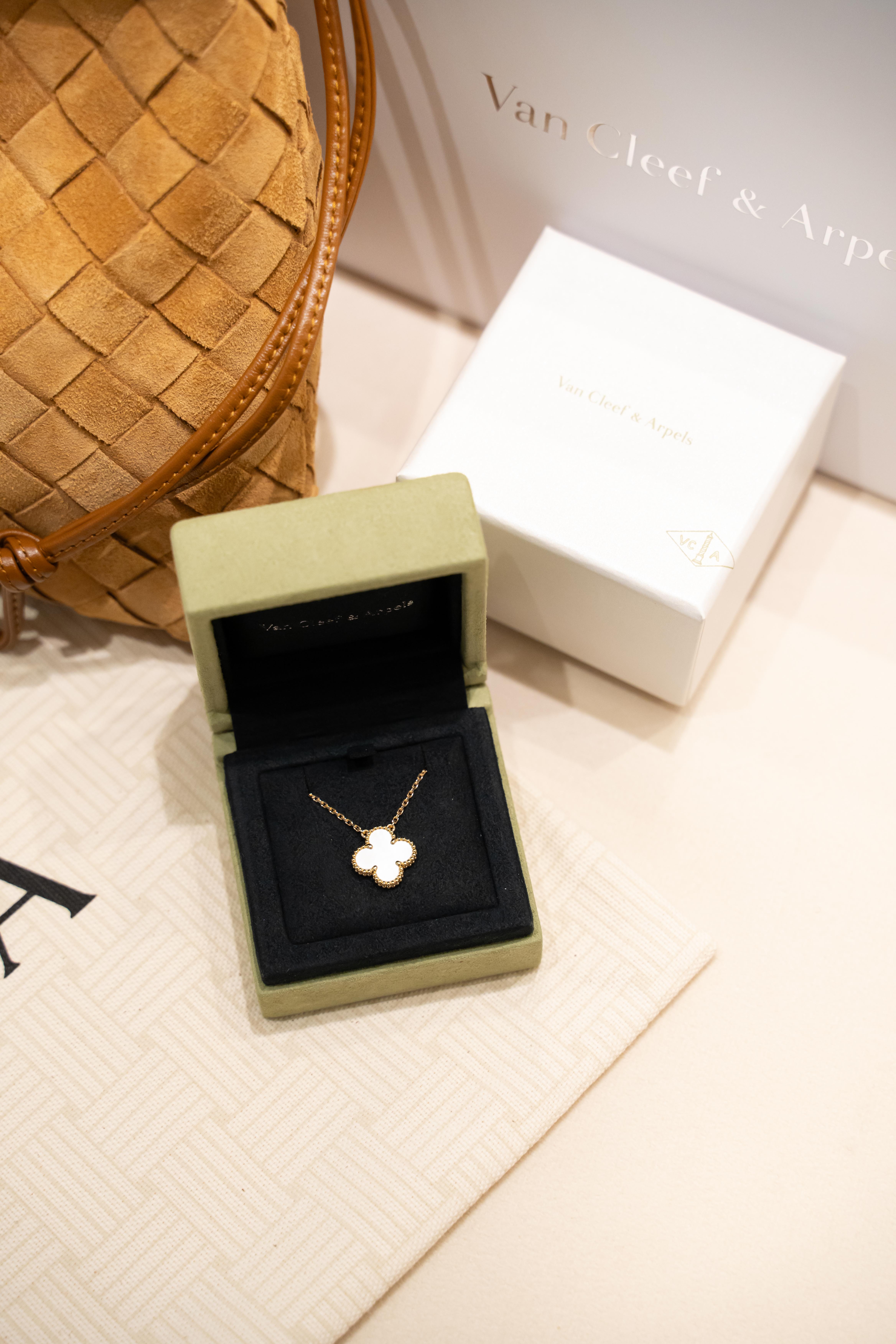 Van Cleef & Arpels Vintage Alhambra 18K 黃金 白珍珠母貝 吊墜項鏈