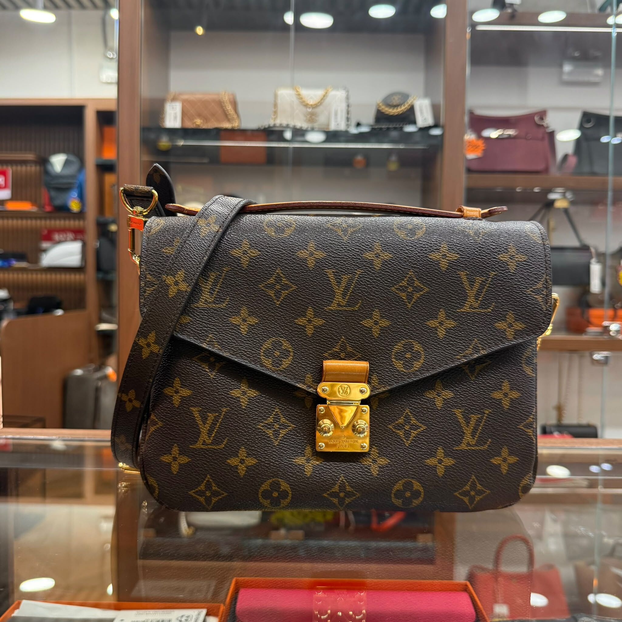 90%NEW USED LV 郵差包 POCHETTE METIS MONOGRAM 帆布 M44875 DU4135