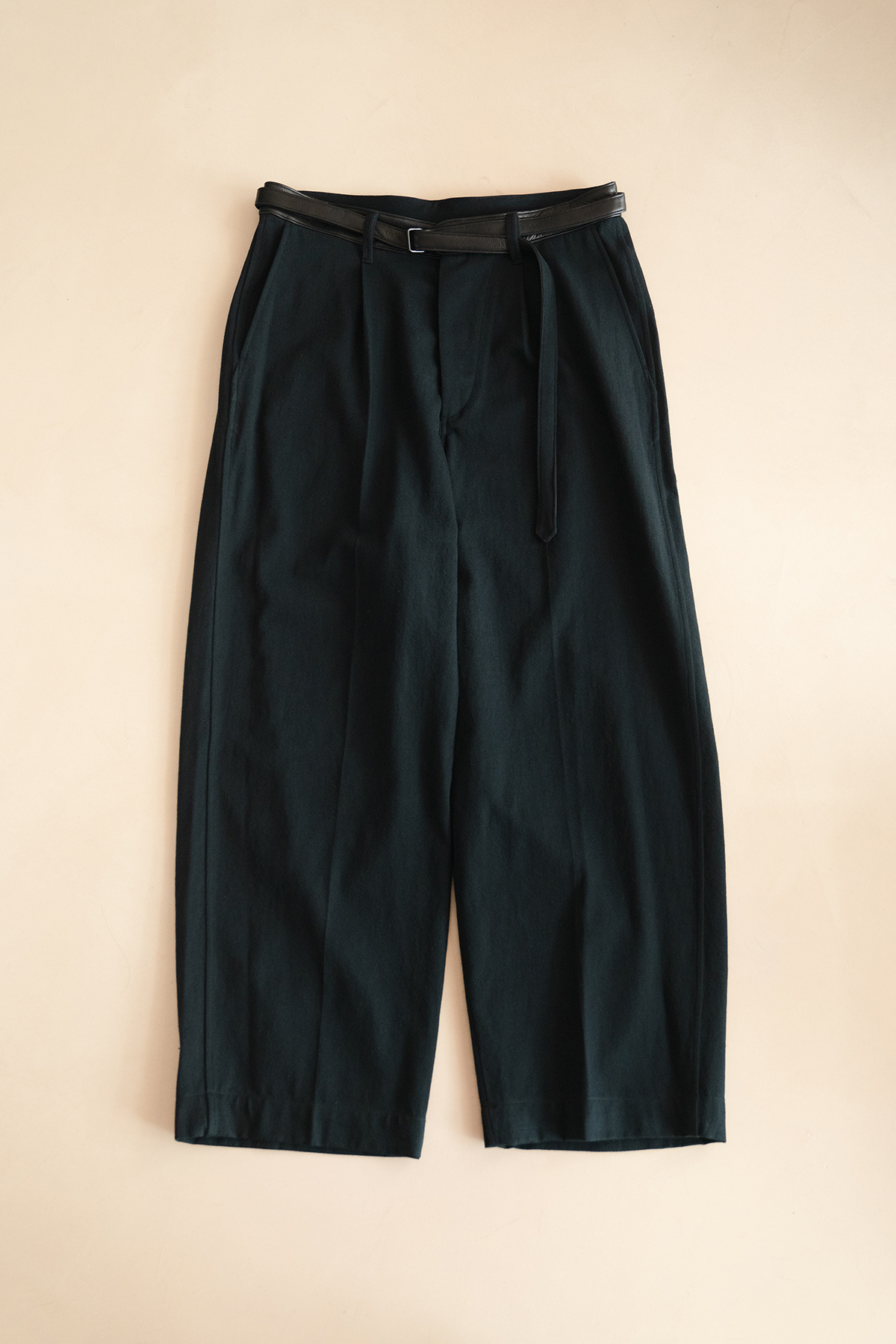 BLURHMS DENIM-LEATHER BELTED TROUSERS