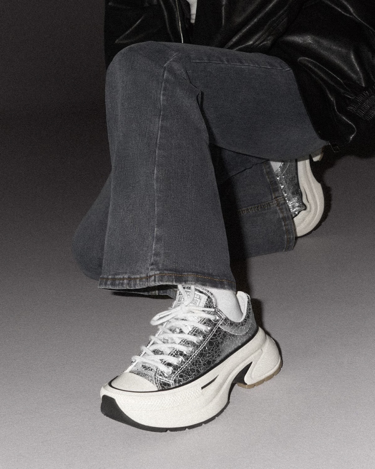 CONVERSE RUN STAR CRUSH 小鯊魚 液態銀 銀灰 皺摺皮革 裂紋 奶油底 奶油白 厚底鞋 增高 Karina代言同款 劉知珉 女鞋 A24282C / 預購