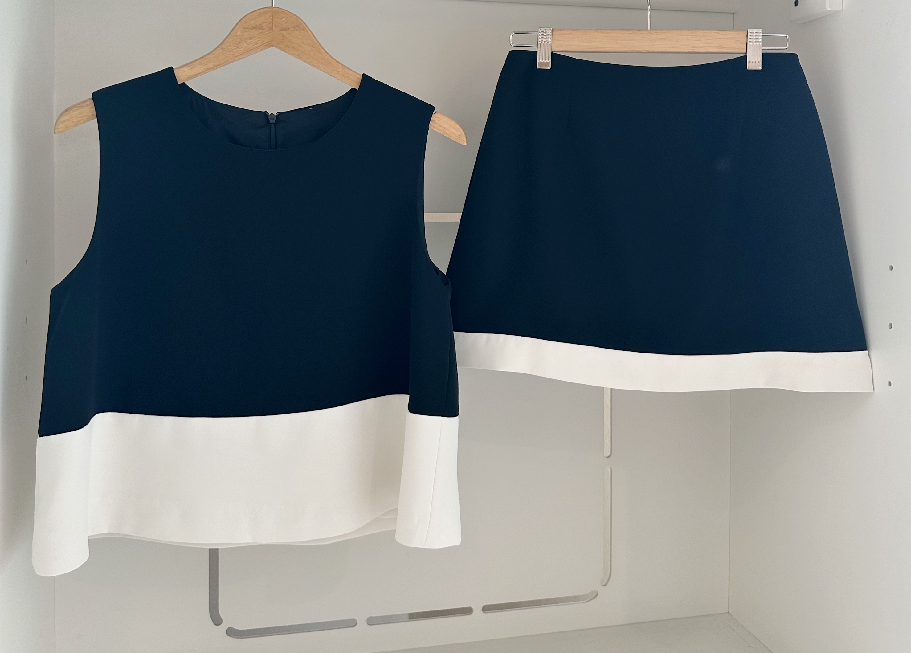 SLEEVELESS TWO TONE BLOUSE & SKIRT SET SUIT (2PCS)