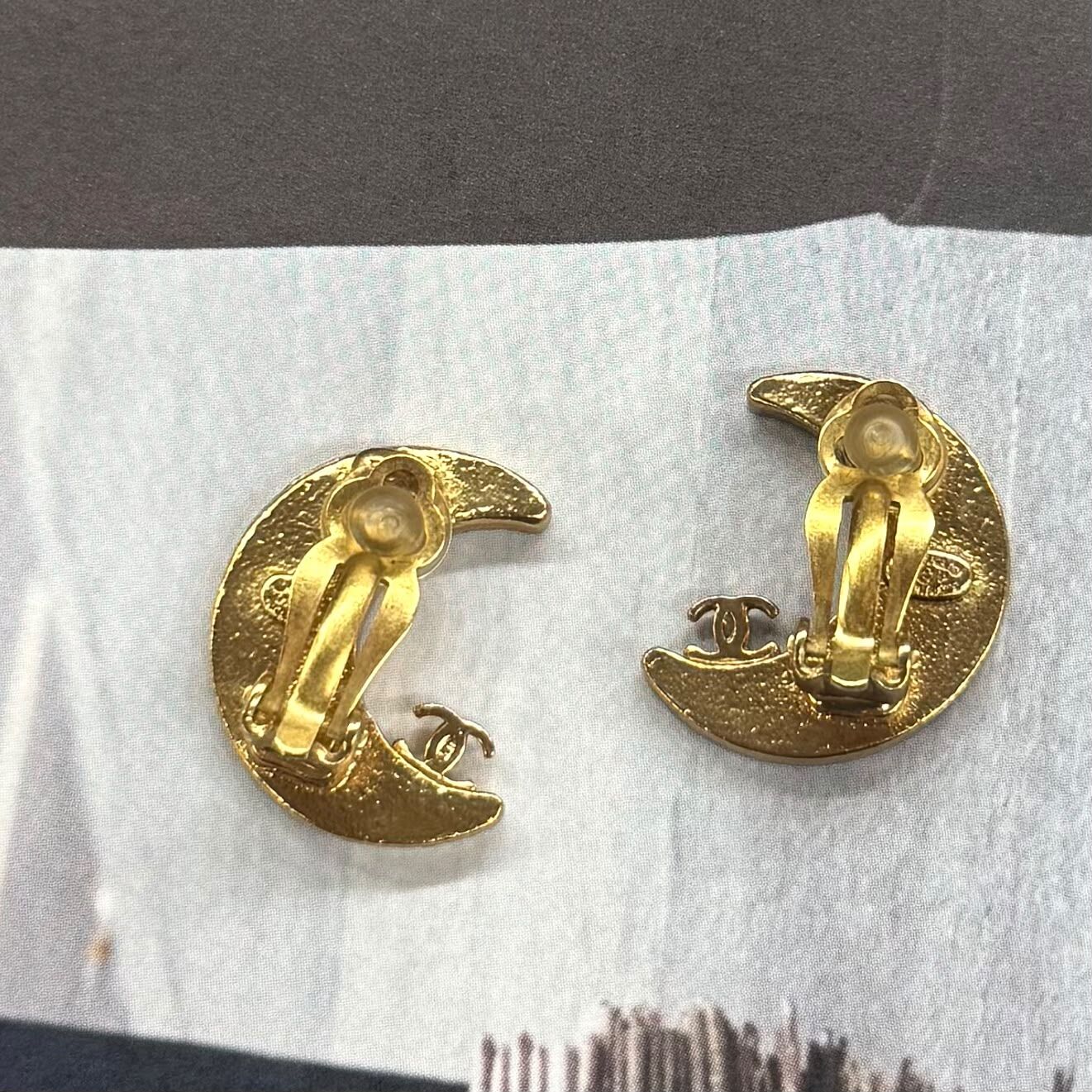 VINTAGE CHANEL EARRINGS 金色月亮水鑽CC #香奈兒耳夾