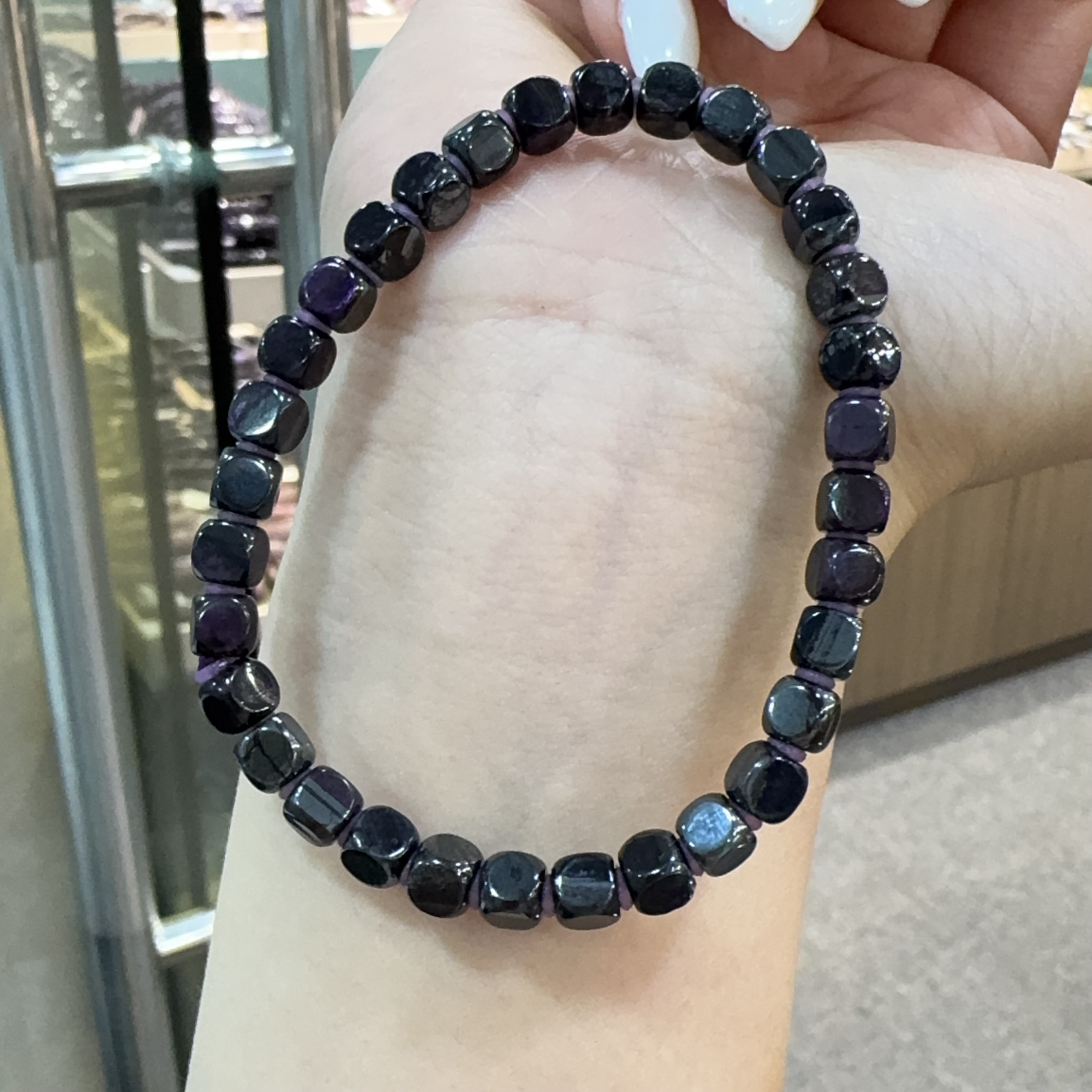 C35 - 老油礦絲絨料舒俱來方珠手串 約5MM左右