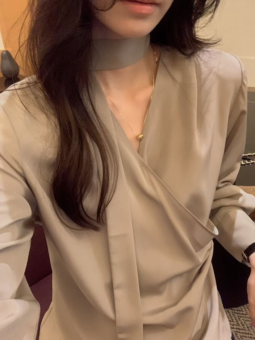氣質女子繞脖領巾造型交疊V領上衣 / 3色