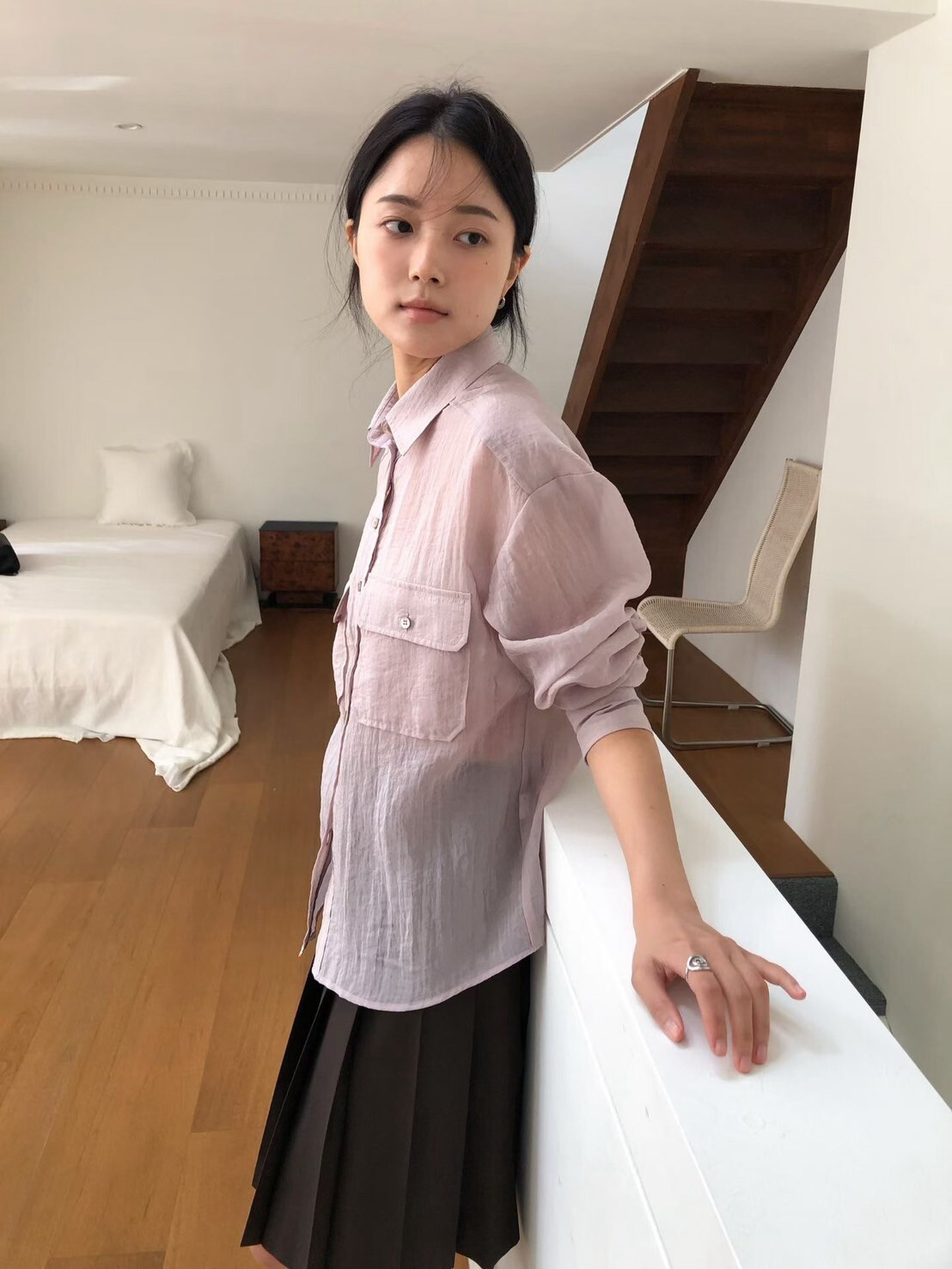 微透感翻蓋雙口袋造型排釦翻領襯衫 / 3色