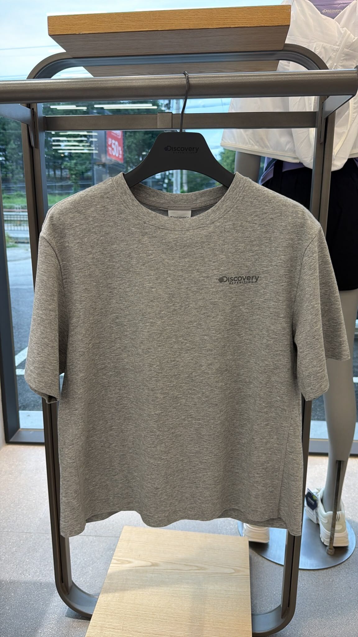 VG03 Discovery EXPEDITION 細LOGO T-Shirt -灰色 (MGS) (DWTR66053GP001)