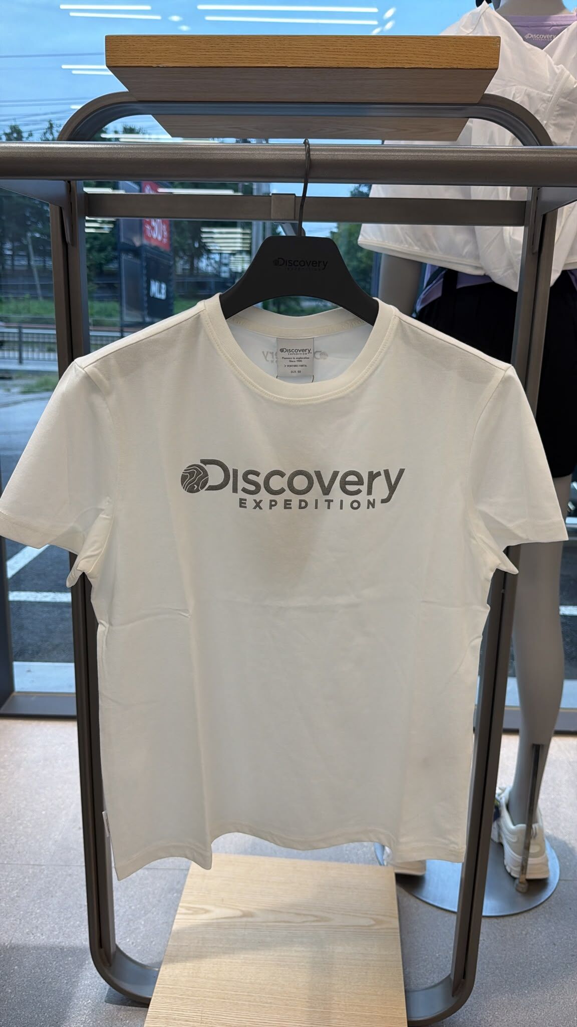 VG06 Discovery EXPEDITION 大文字LOGO T-Shirt -白色 (WHS) (DWRS72053GP001)
