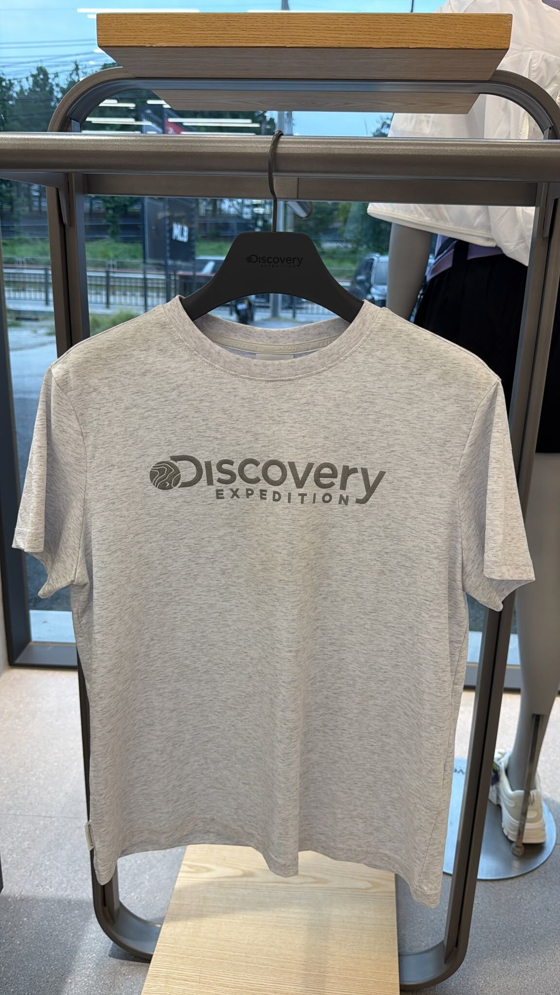 VG07 Discovery EXPEDITION 大文字LOGO T-Shirt -淺灰色 (MGL) (DWRS72053GP001)