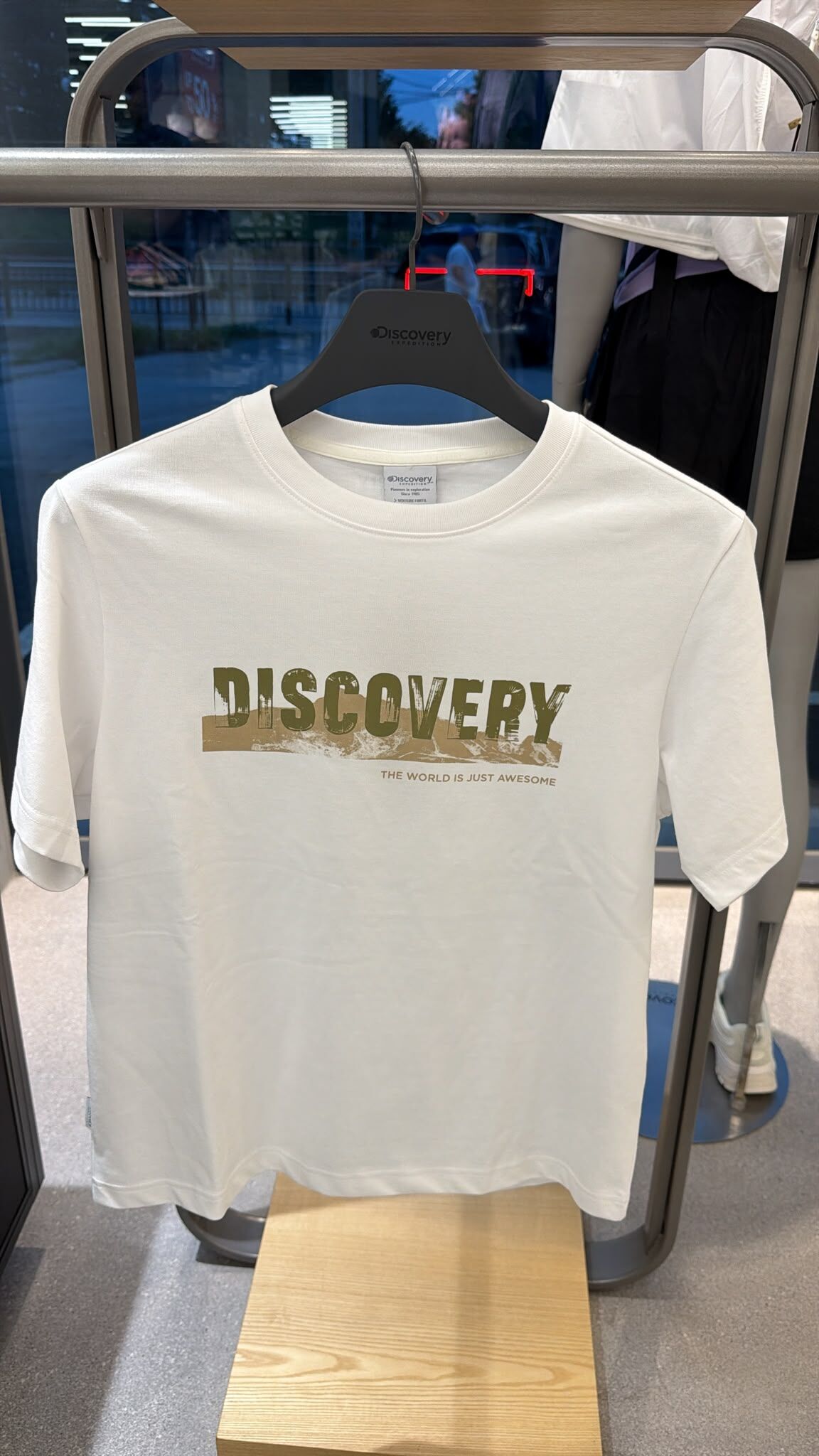 VG12 Discovery EXPEDITION 文字LOGO T-Shirt -白色 (WHS) (DXRS35054GP001)
