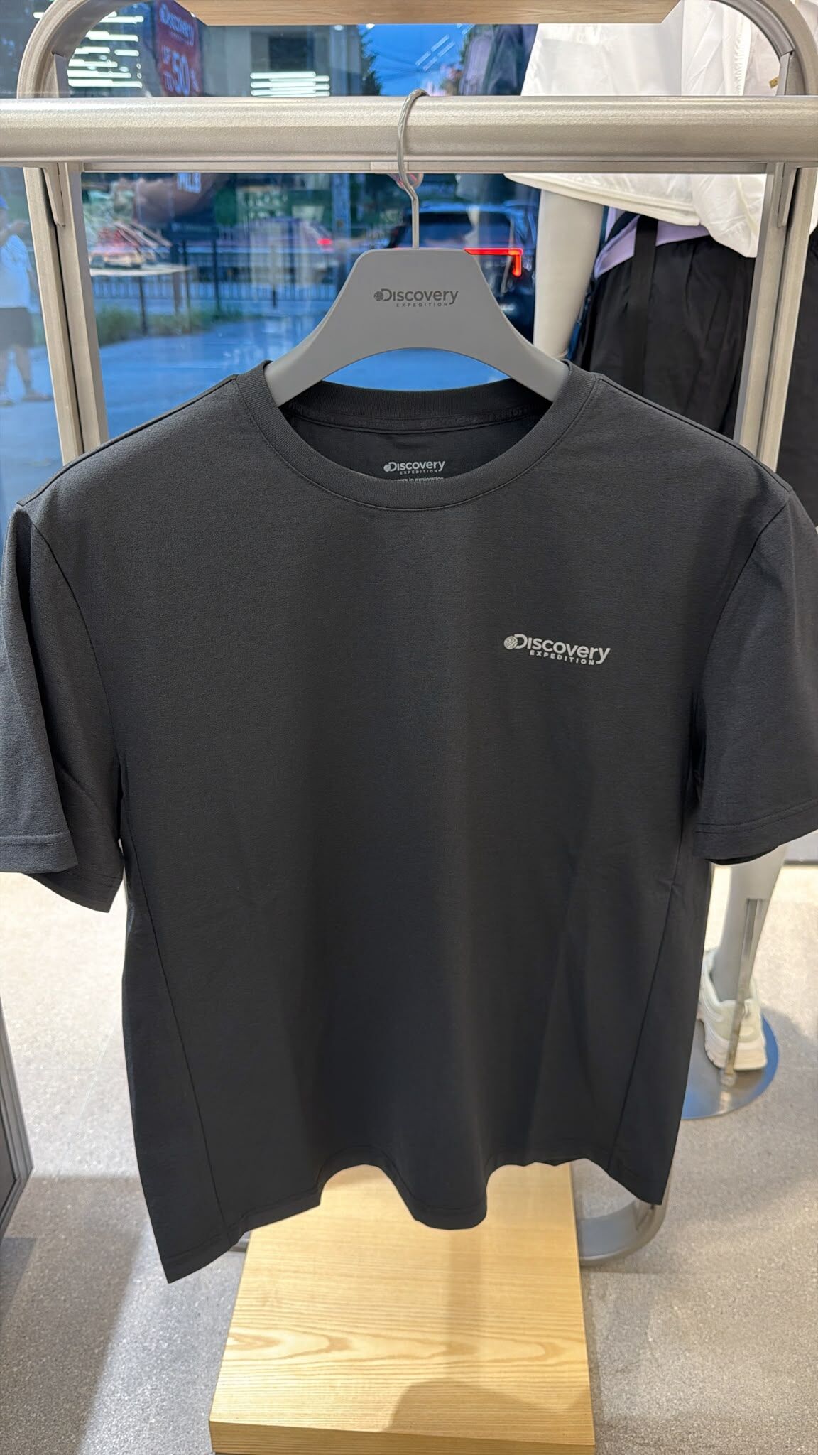 VG21 Discovery EXPEDITION 細LOGO 寬T-Shirt -黑色 (BKS) (DMRS63053GP001)