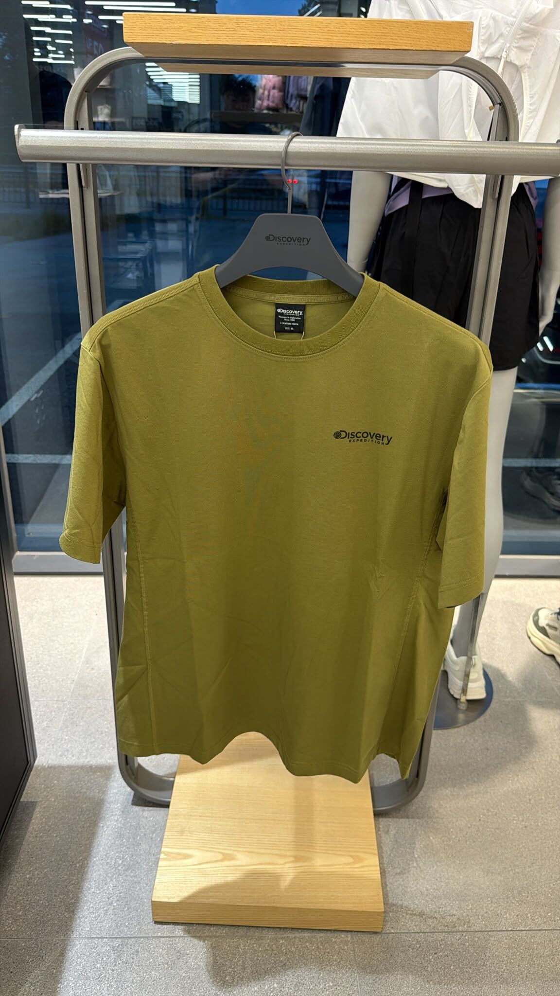 VG23 Discovery EXPEDITION 細LOGO T-Shirt -橄欖綠色 (OLS) (DMTR65053GP001)