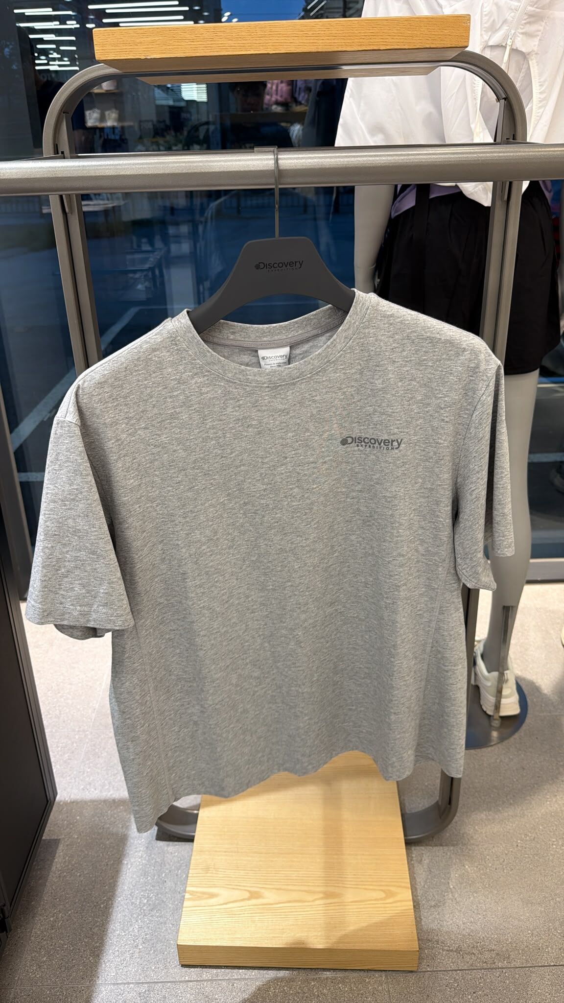 VG24 Discovery EXPEDITION 細LOGO T-Shirt -灰色 (MGS) (DMTR65053GP001)
