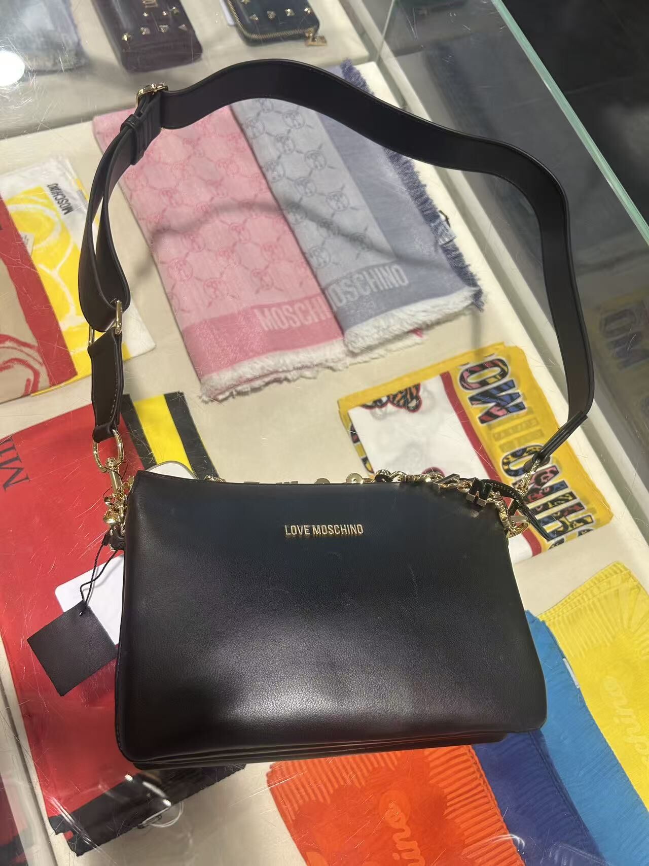 LYS02369 Love Moschino多間隔字母鏈斜揹袋