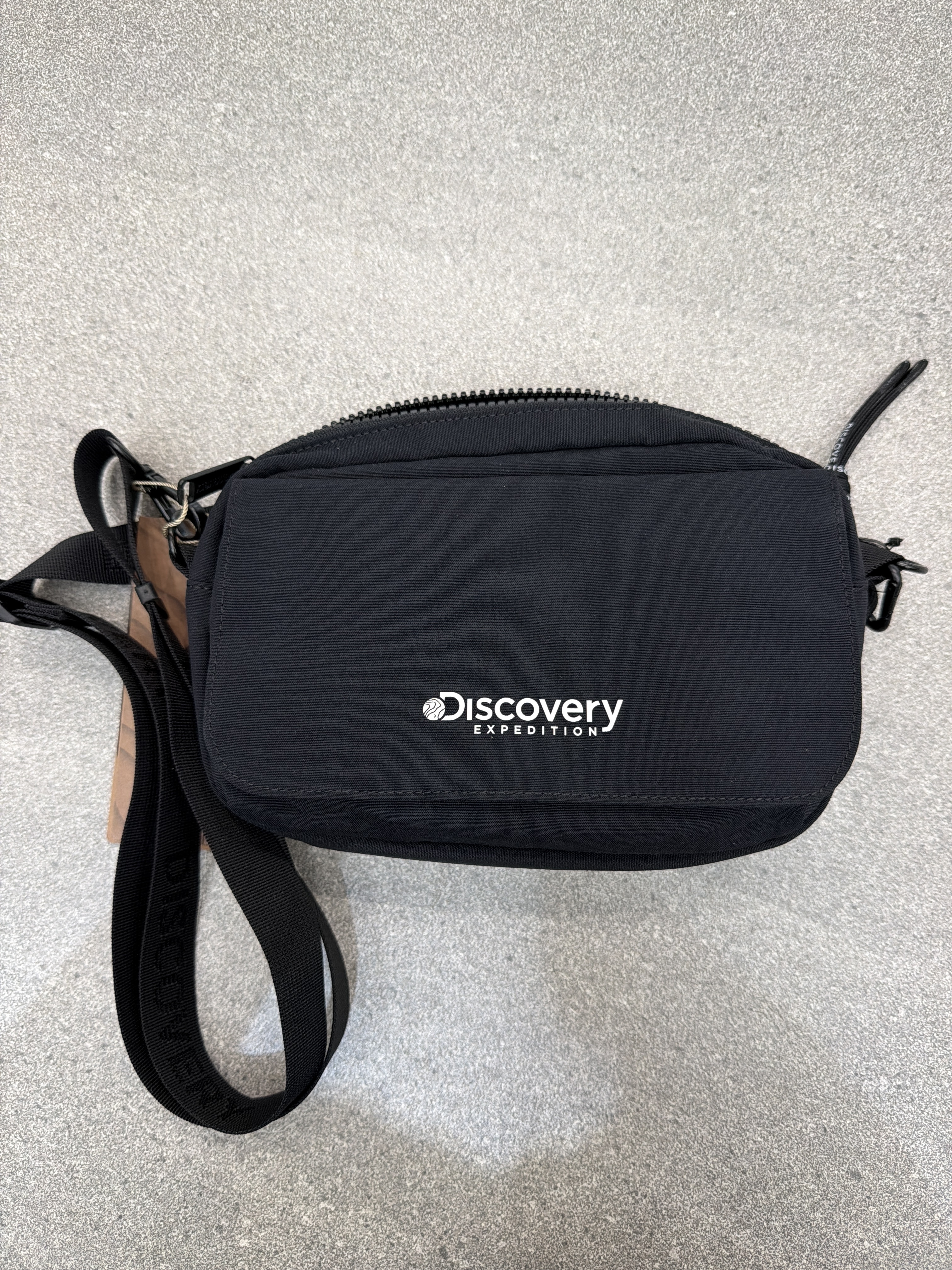 VG36 Discovery EXPEDITION 有蓋斜背包-黑色 (BKS) (DXCR3135NGP001)