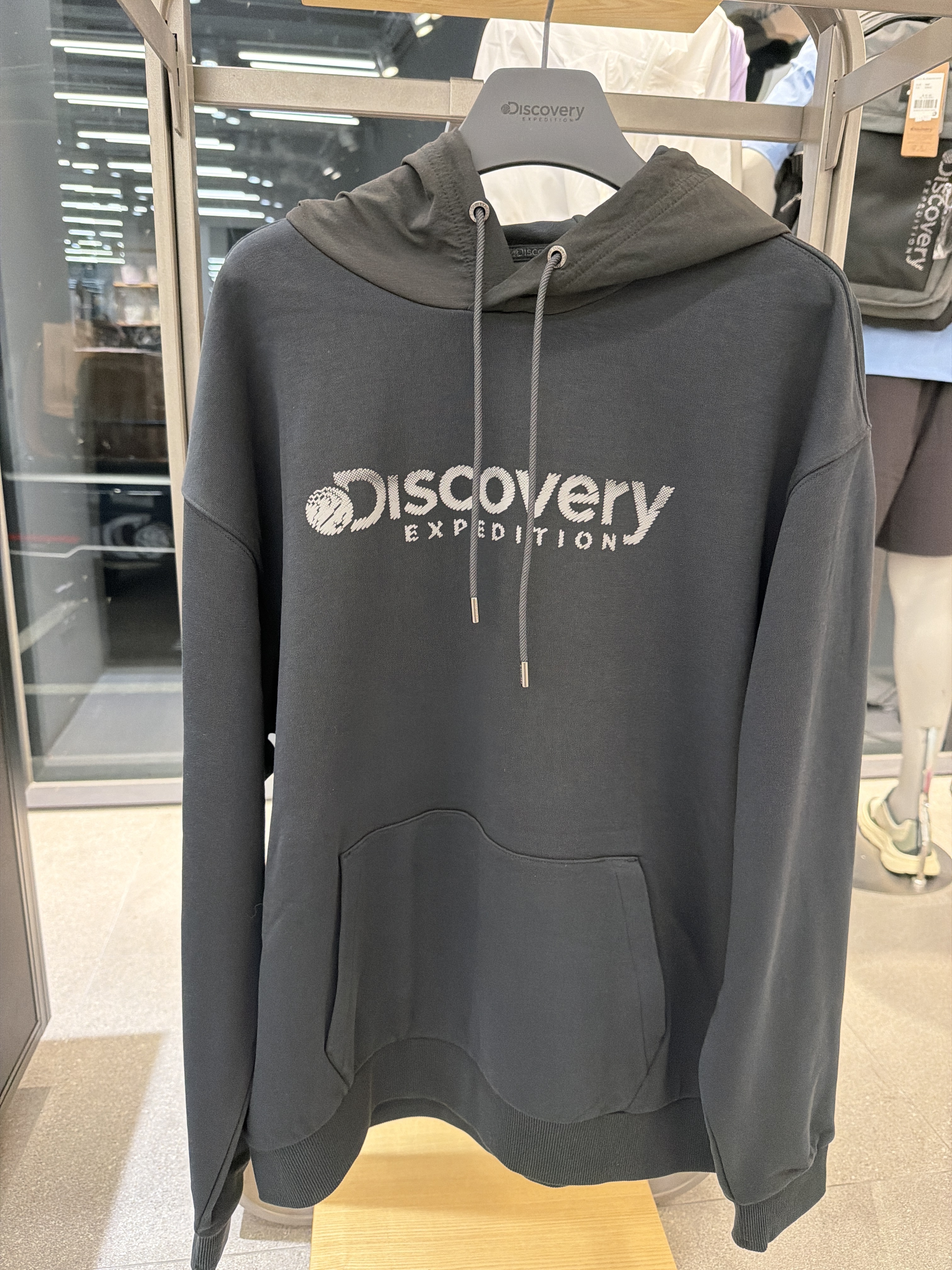VG28 Discovery EXPEDITION 文字LOGO 長袖有帽衛衣-黑色 (BKS) (DXHD21054GP001)