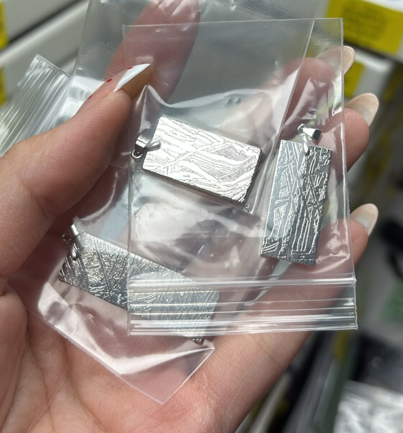 260821 - B67 銀色隨機形狀天鐵純銀吊墜
