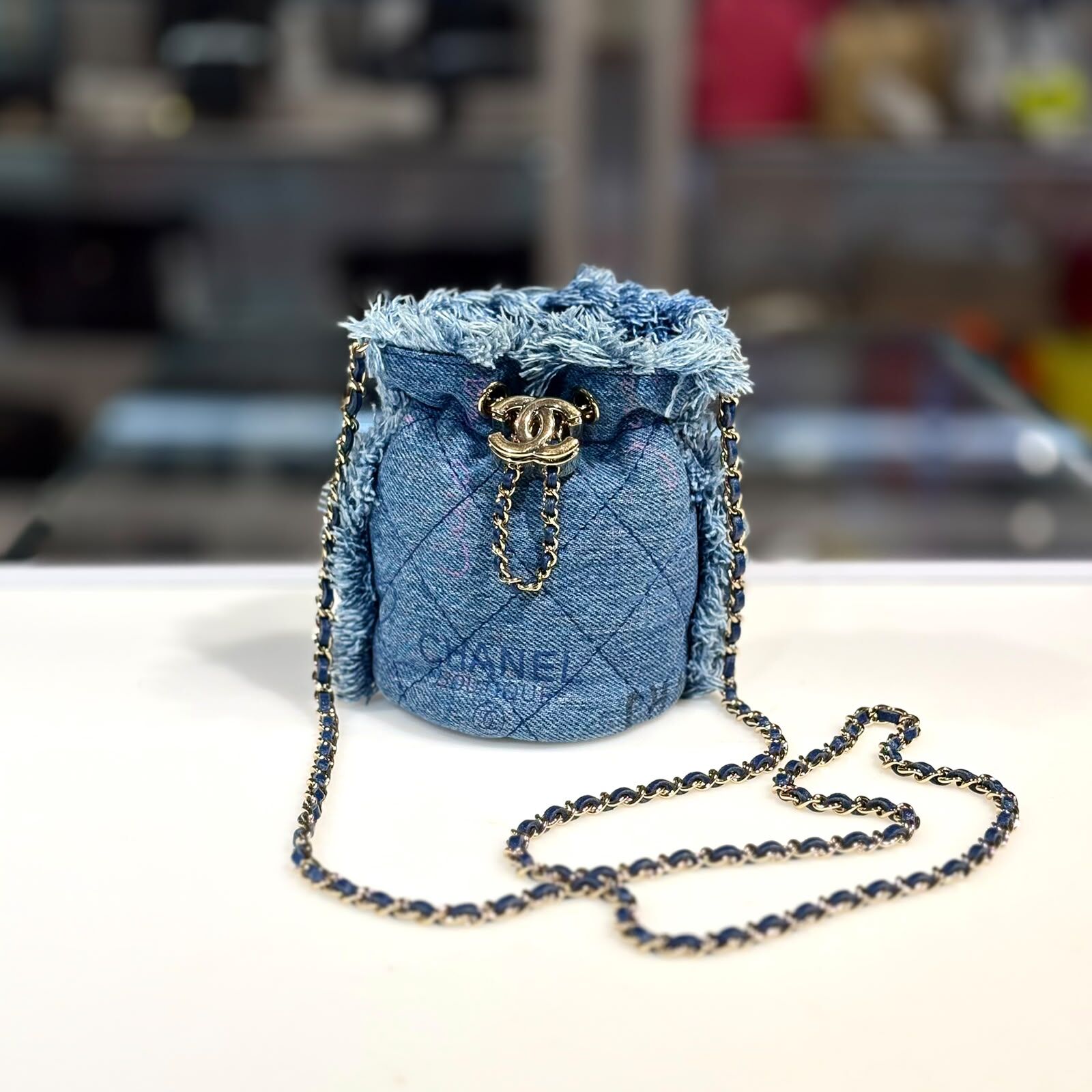 98%NEW二手CHANEL斜背包/水桶包 AP2603 迷你 牛仔丹寧塗鴉鏈條小廢包 denim mini bucket bag  #香榭站正品