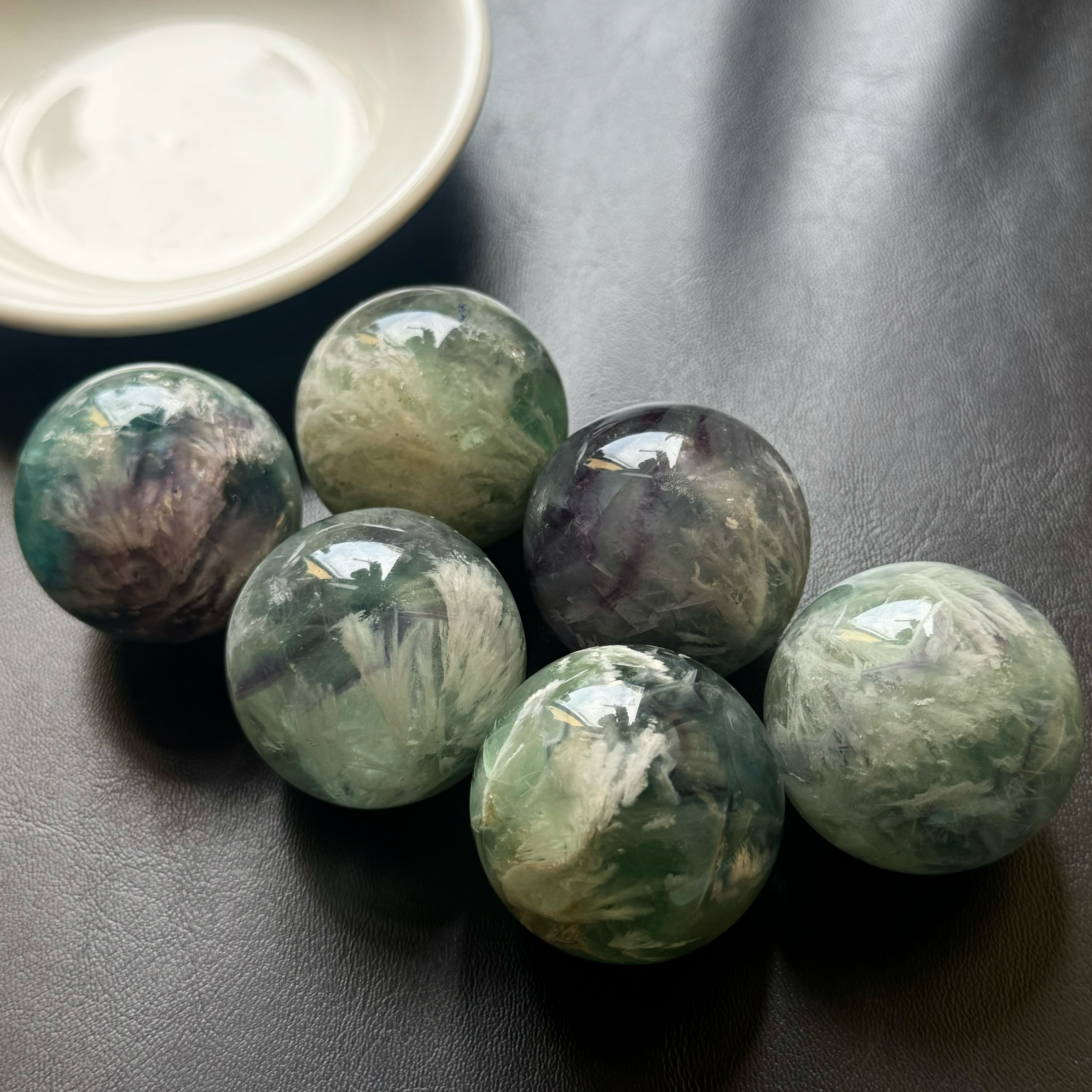 [原石] 羽毛螢石 水晶球 約 33mm