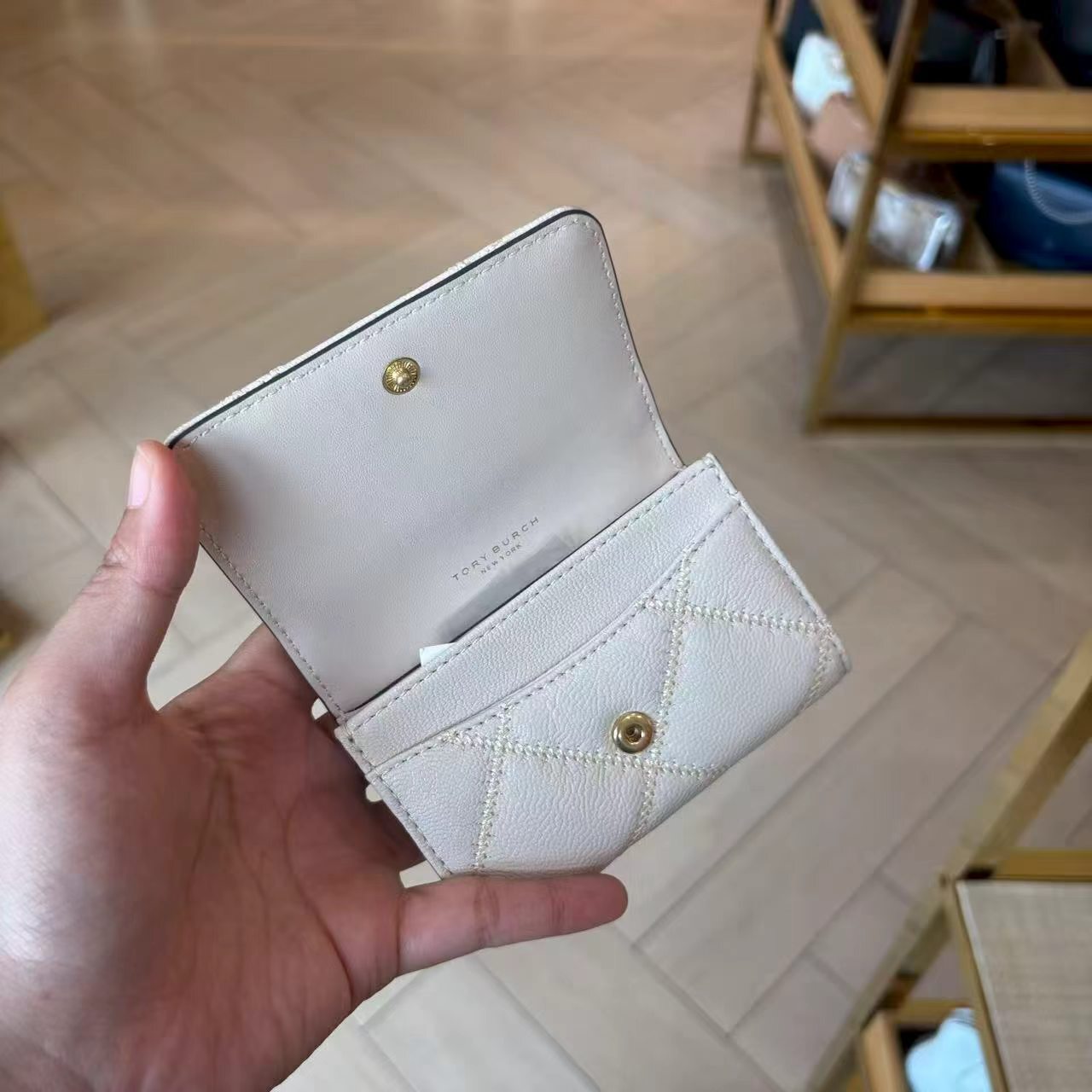 【預購】Tory Burch S082232 Willa 翻蓋小卡包 (白色)
