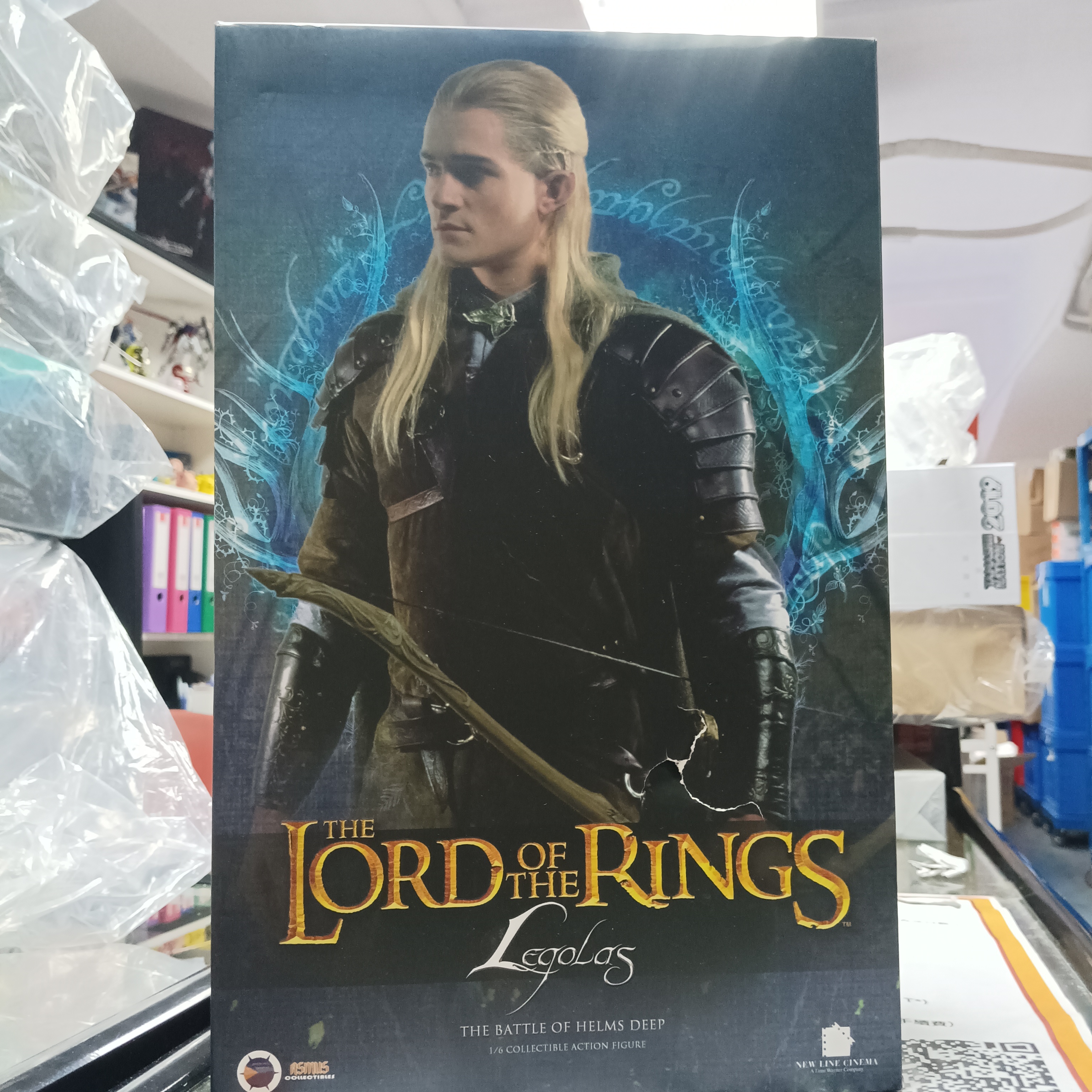 寄賣- Asmus Toys The Lord of the Rings The Two Towers The battle of helms deep the battle of helms deep Legolas 魔戒三部曲 雙城奇謀 聖盔谷之戰 精靈王子 勒苟拉斯 (box damage)