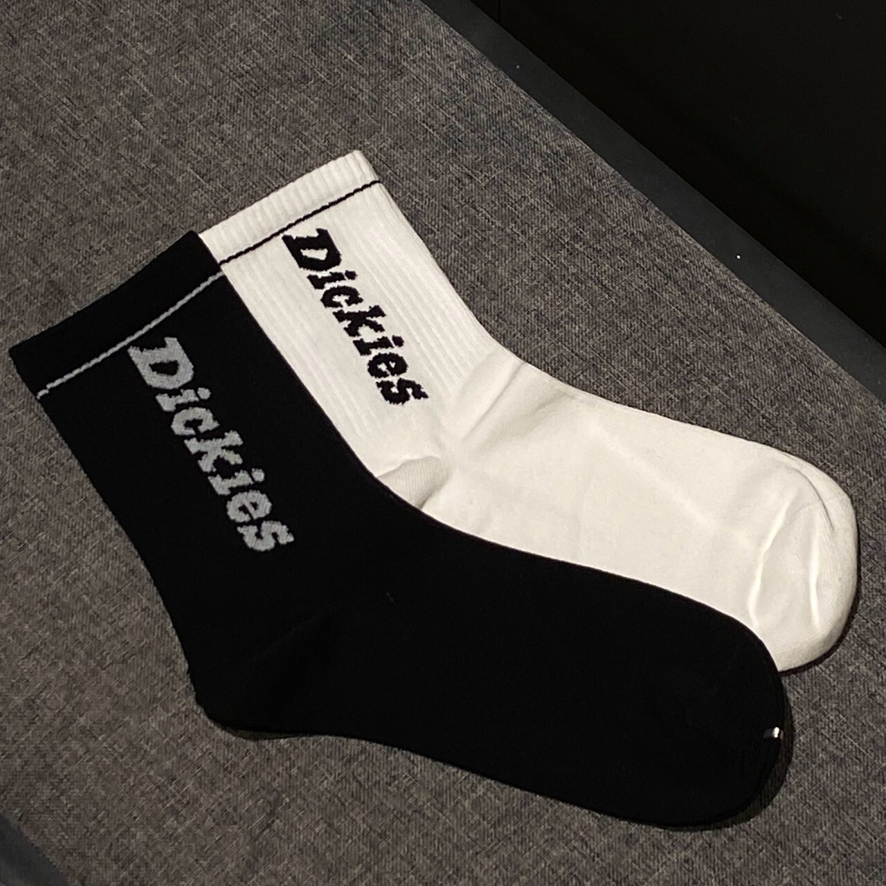 Dickies LOGO 側邊字母 黑白襪子