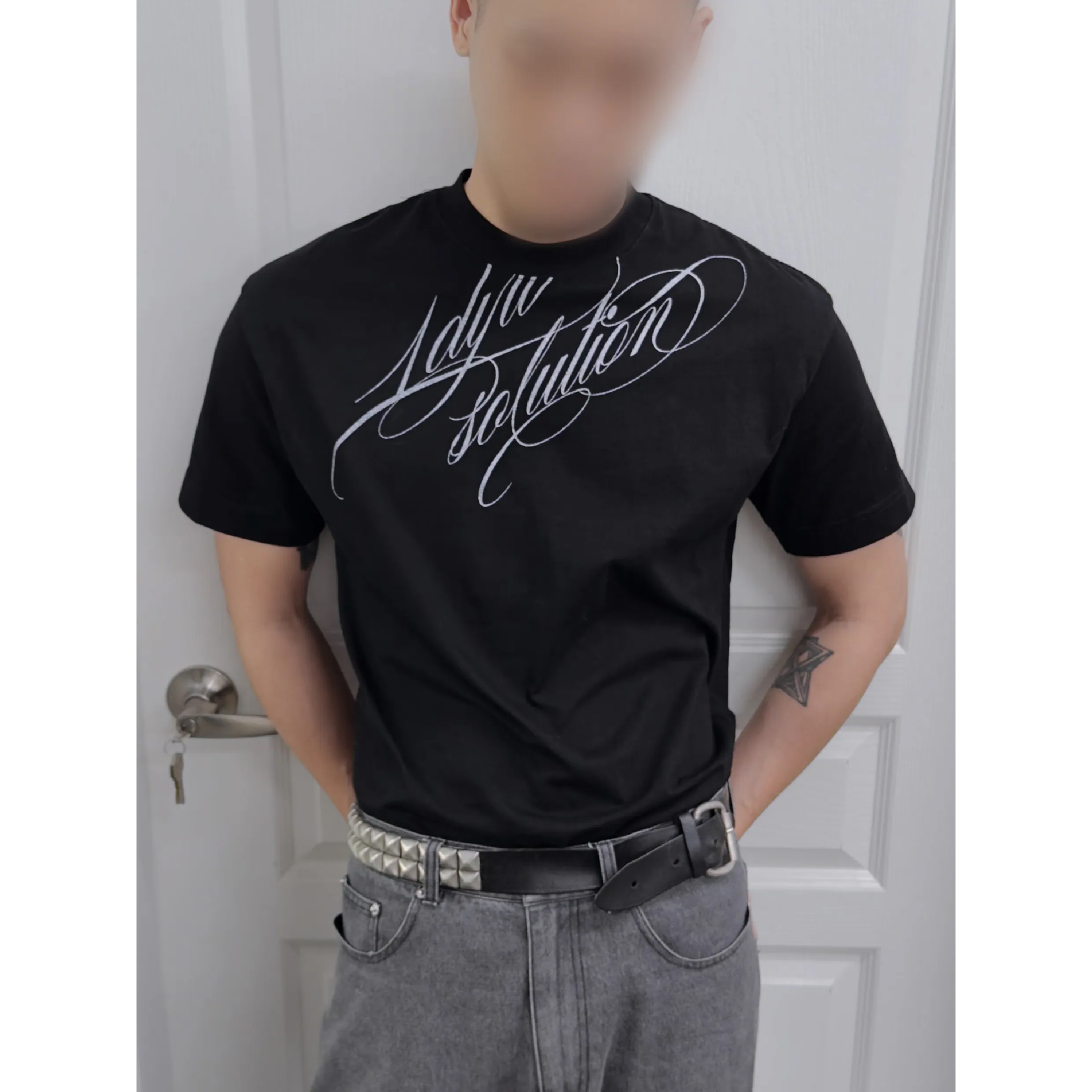 1dyll.assemblage 1ds Cursive Logo Slim Tee