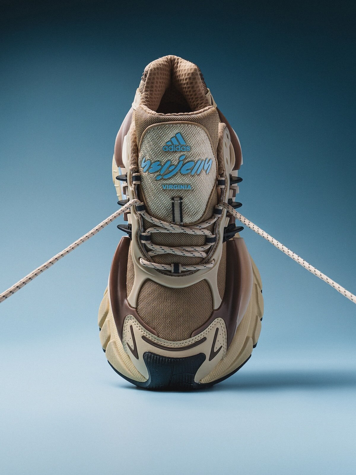 Pharrell x Adidas VIRGINIA Adistar Jellyfish “Tan” Crystal Sand 聯名款 菲董 水母鞋 沙色 水藍 特殊色 KH6729