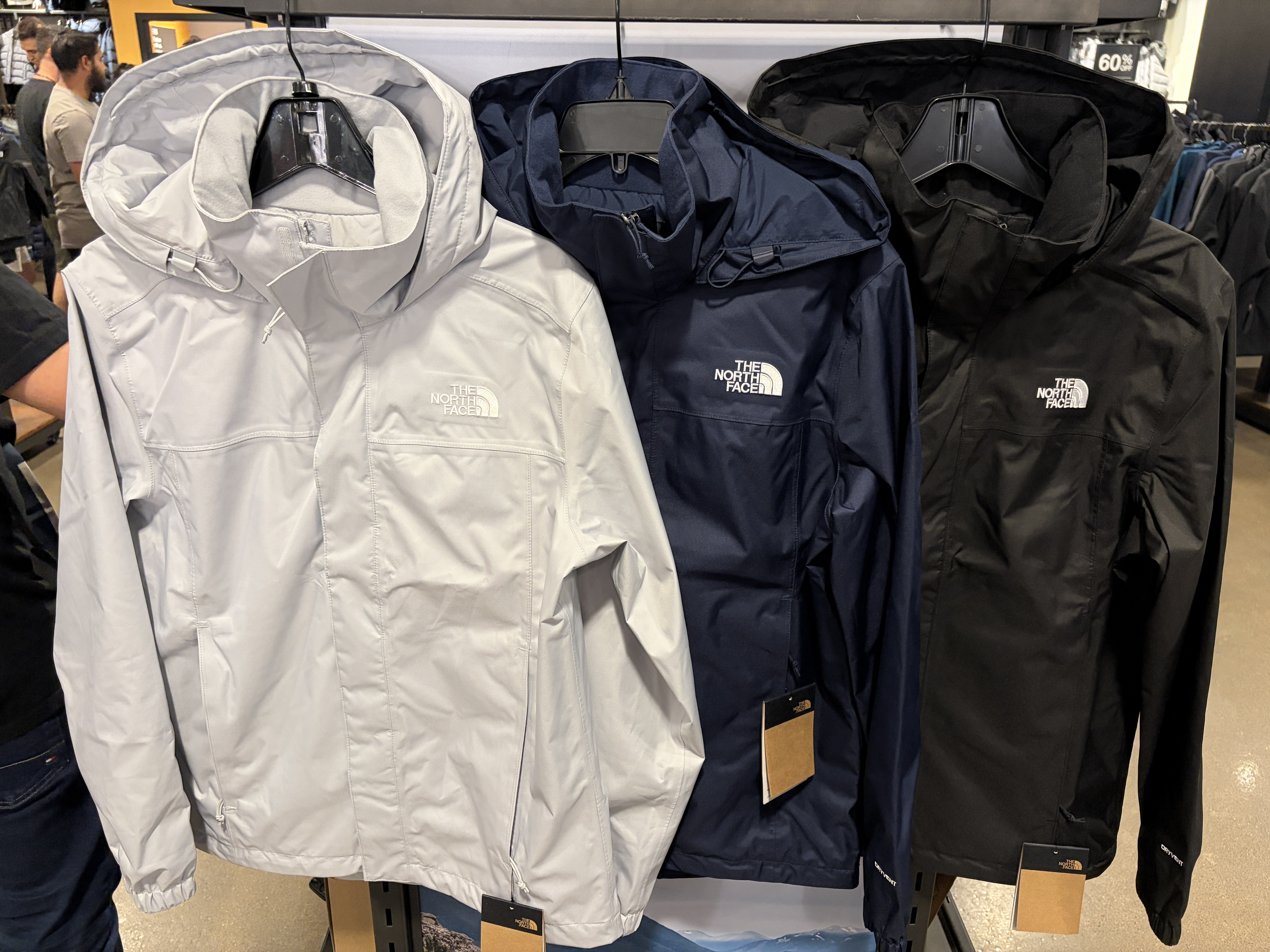 THE NORTH FACE 男大人 刺繡標至 Dryvent面料 防風 防潑水 硬挺 連帽 風衣外套 (帽子可收納)