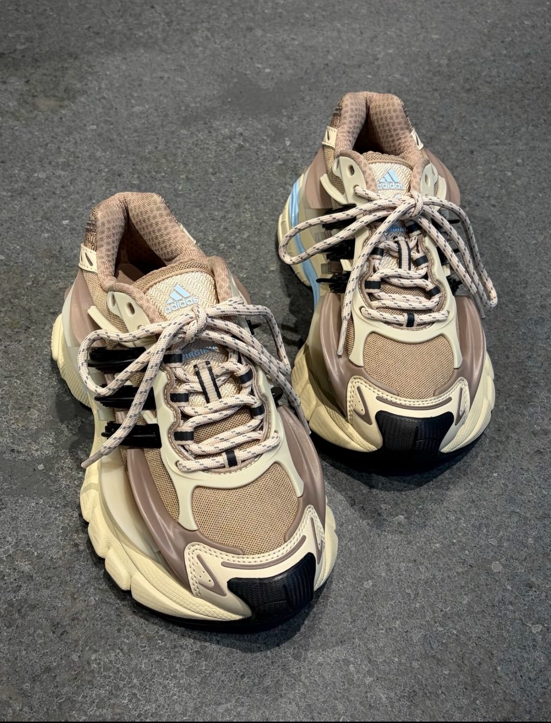 【APAIR】預購 Adidas x Pharrell Williams Adistar Jellyfish 沙色 復古老爹鞋 米棕 菲董聯名 KH6729