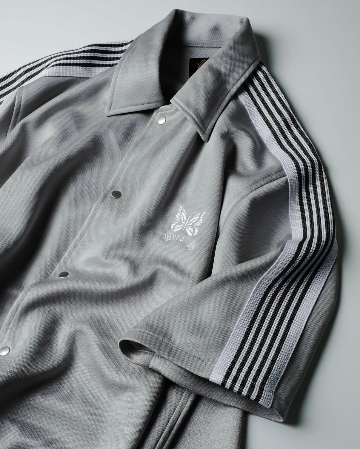 2026SS BREATH NEEDLES S/S TRACK SHIRT POLY SMOOTH 聯名 背後 蝴蝶 襯衫 短T 現貨