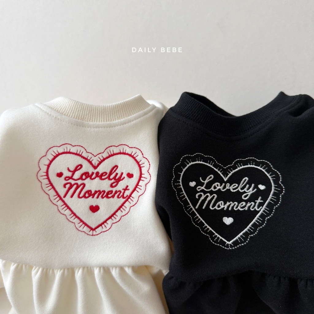 正韓秋dailybebe 兩色刺繡愛心花邊上衣