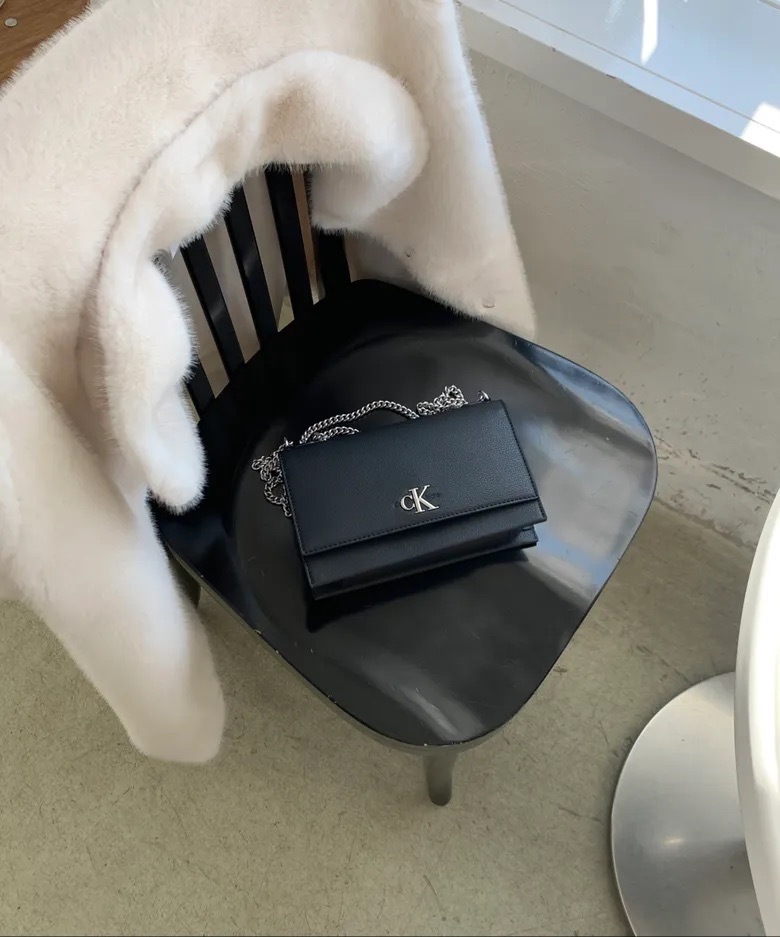 CALVIN KLEIN CK 金屬LOGO 翻蓋鏈條包 單肩包 側背包 / 預購