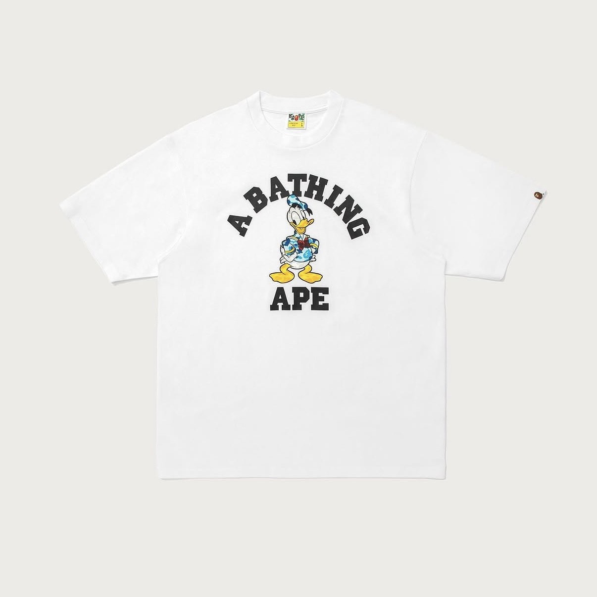 -(B4b05)-A BATHING APE BAPE X DISNEY DONALD DUCK COLLEGE RELAXED FIT TEE 迪士尼聯名款 唐老鴨 寬鬆版 男款 短Ｔ 黑色/白色/深藍-1M23110931