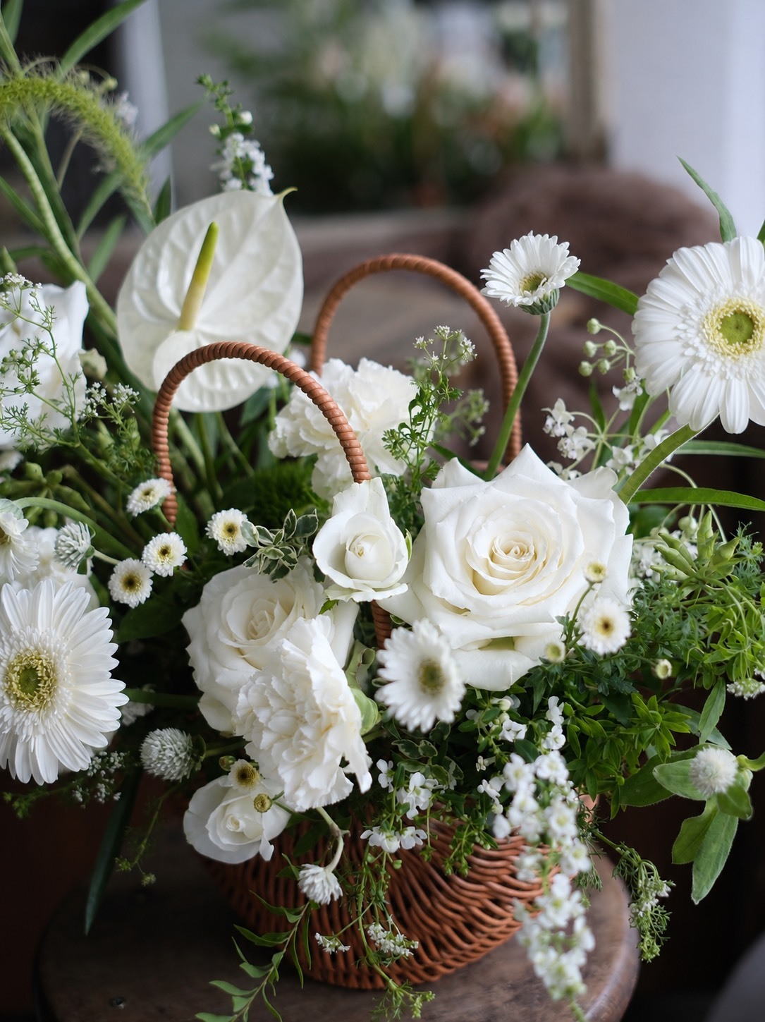 白綠色系花園感提籃花